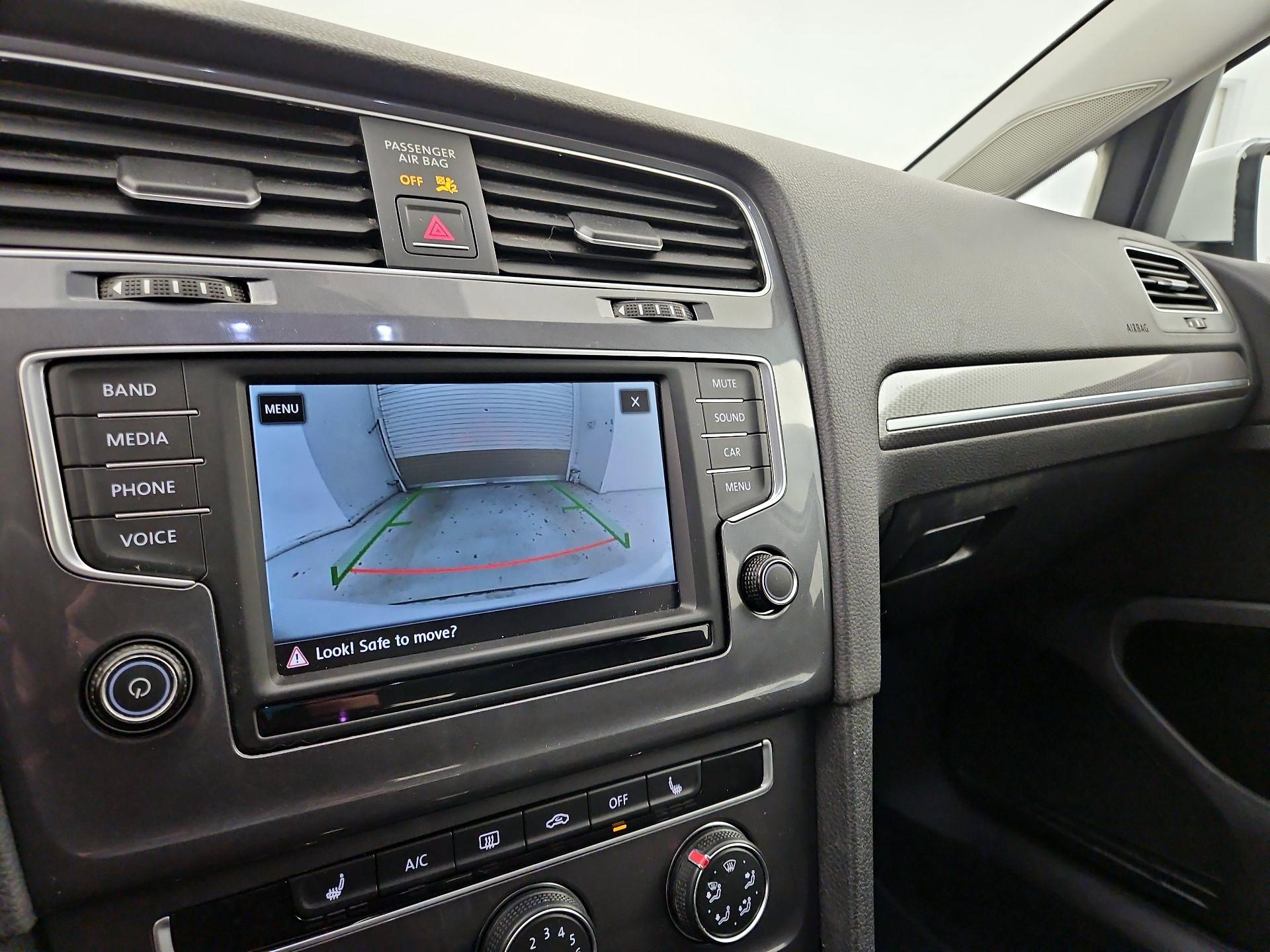 Thumbnail: 2017 Volkswagen Golf - 14