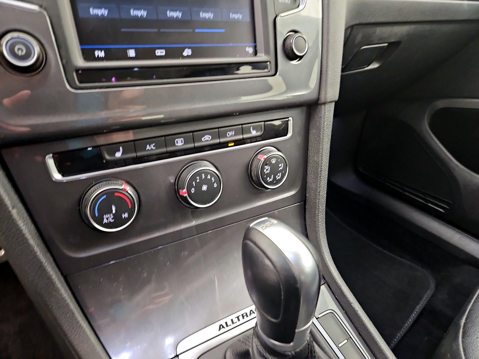 Thumbnail: 2017 Volkswagen Golf - 16