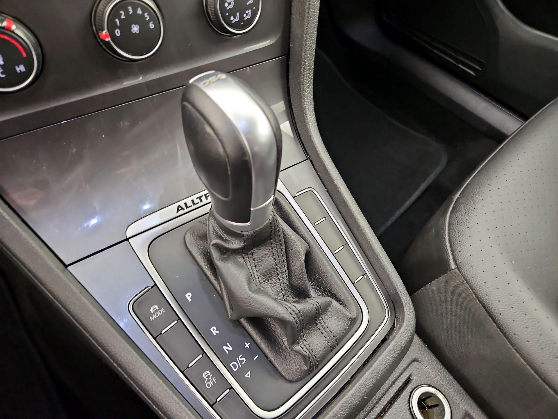 Thumbnail: 2017 Volkswagen Golf - 17