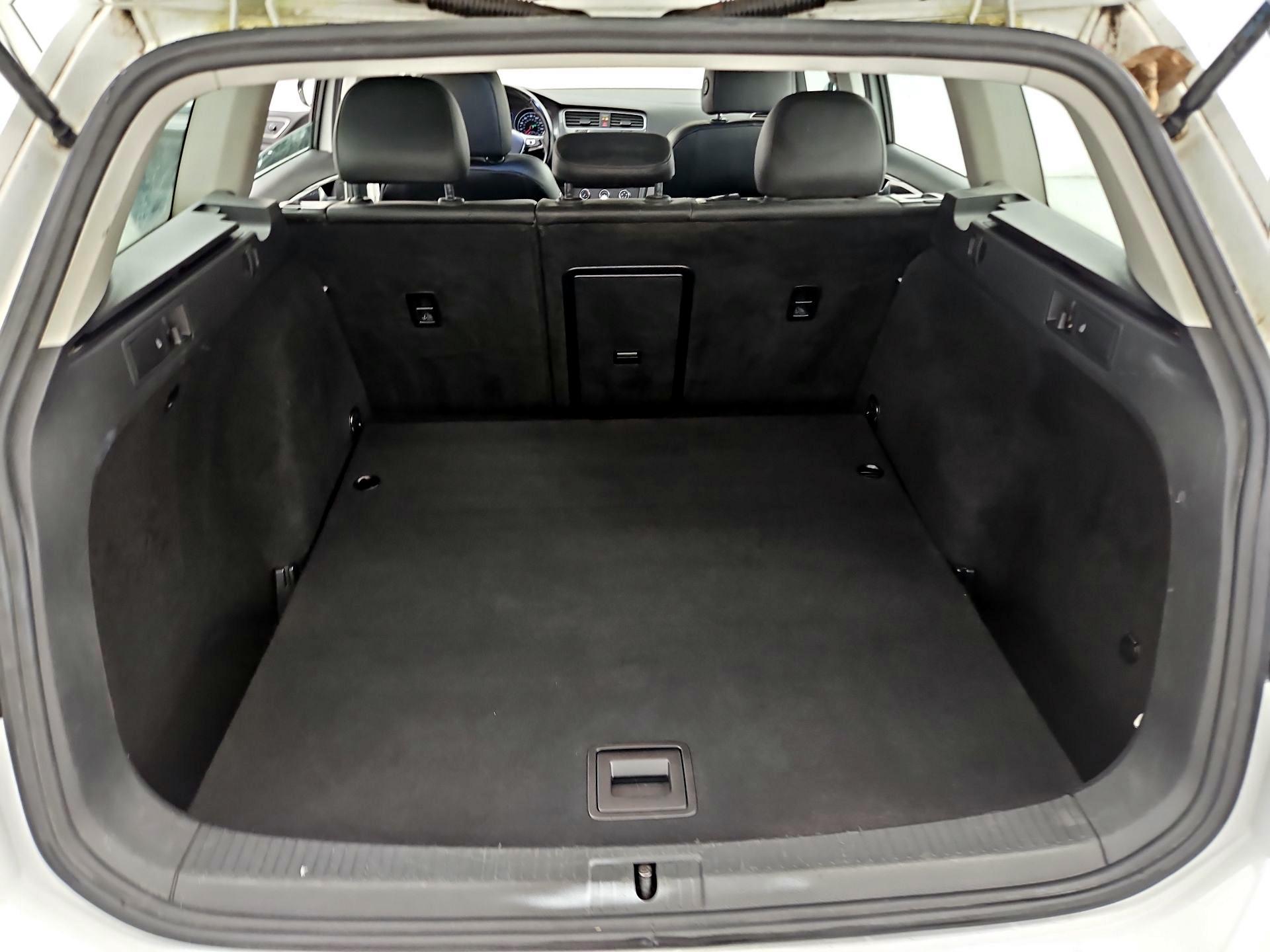 Thumbnail: 2017 Volkswagen Golf - 20