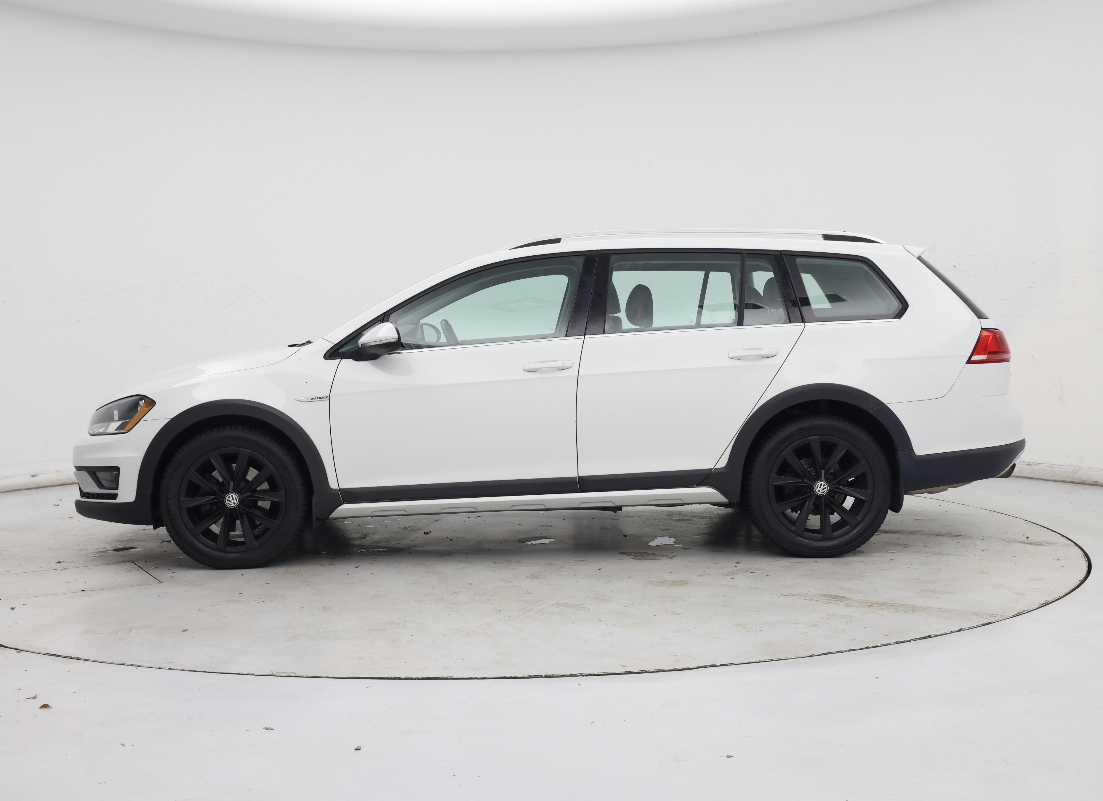 Thumbnail: 2017 Volkswagen Golf - 3