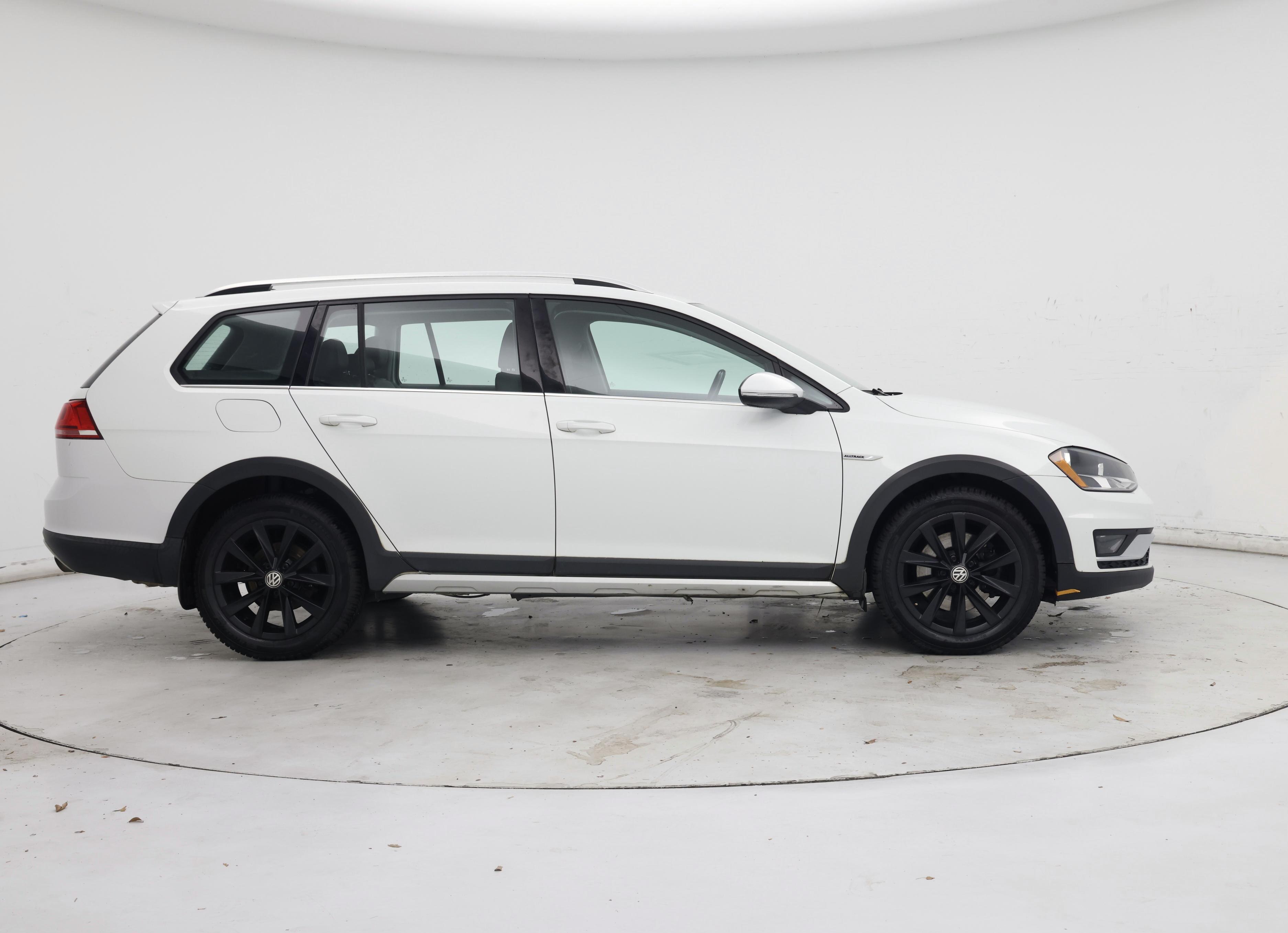 Thumbnail: 2017 Volkswagen Golf - 7