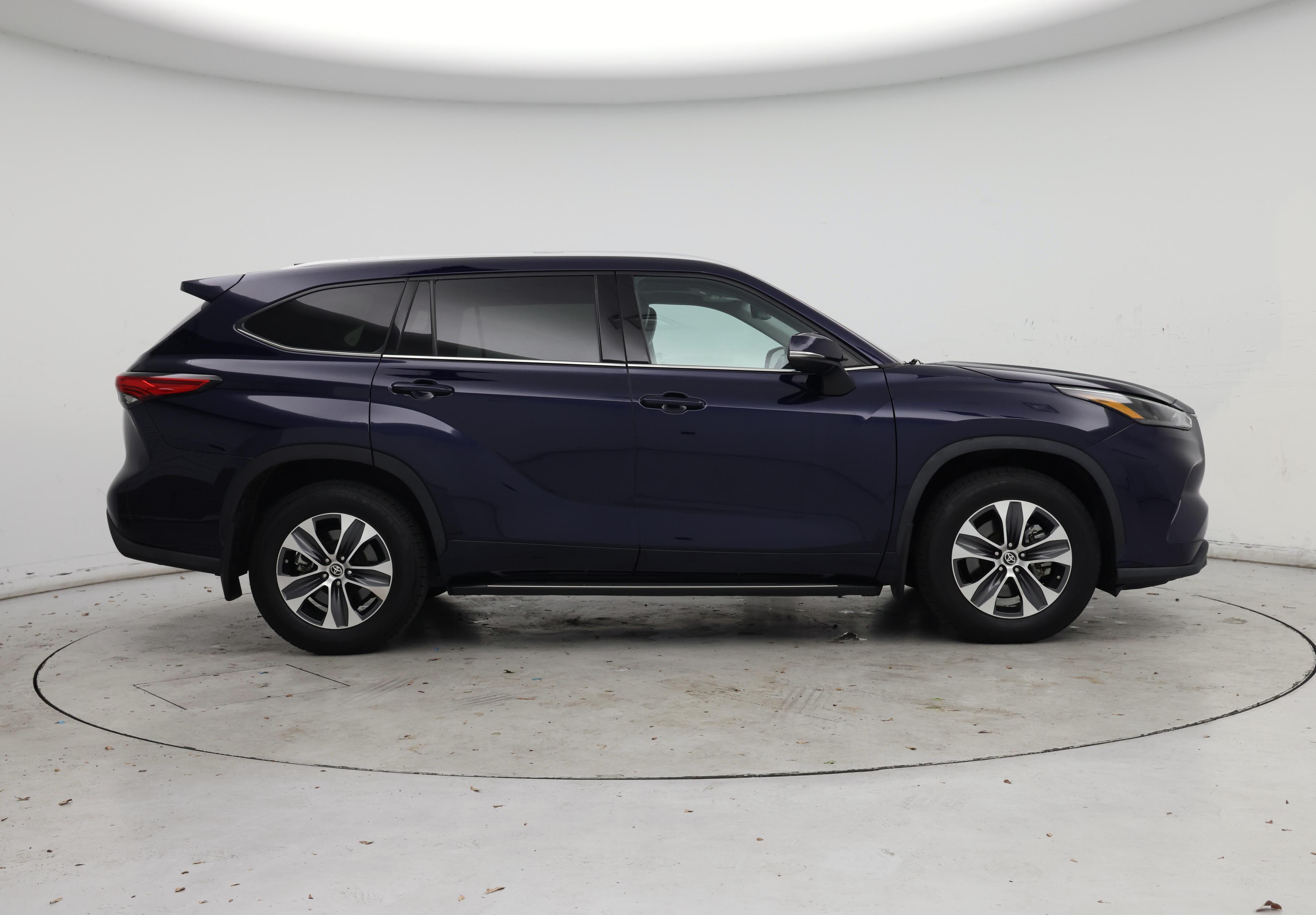 Thumbnail: 2022 Toyota Highlander - 7