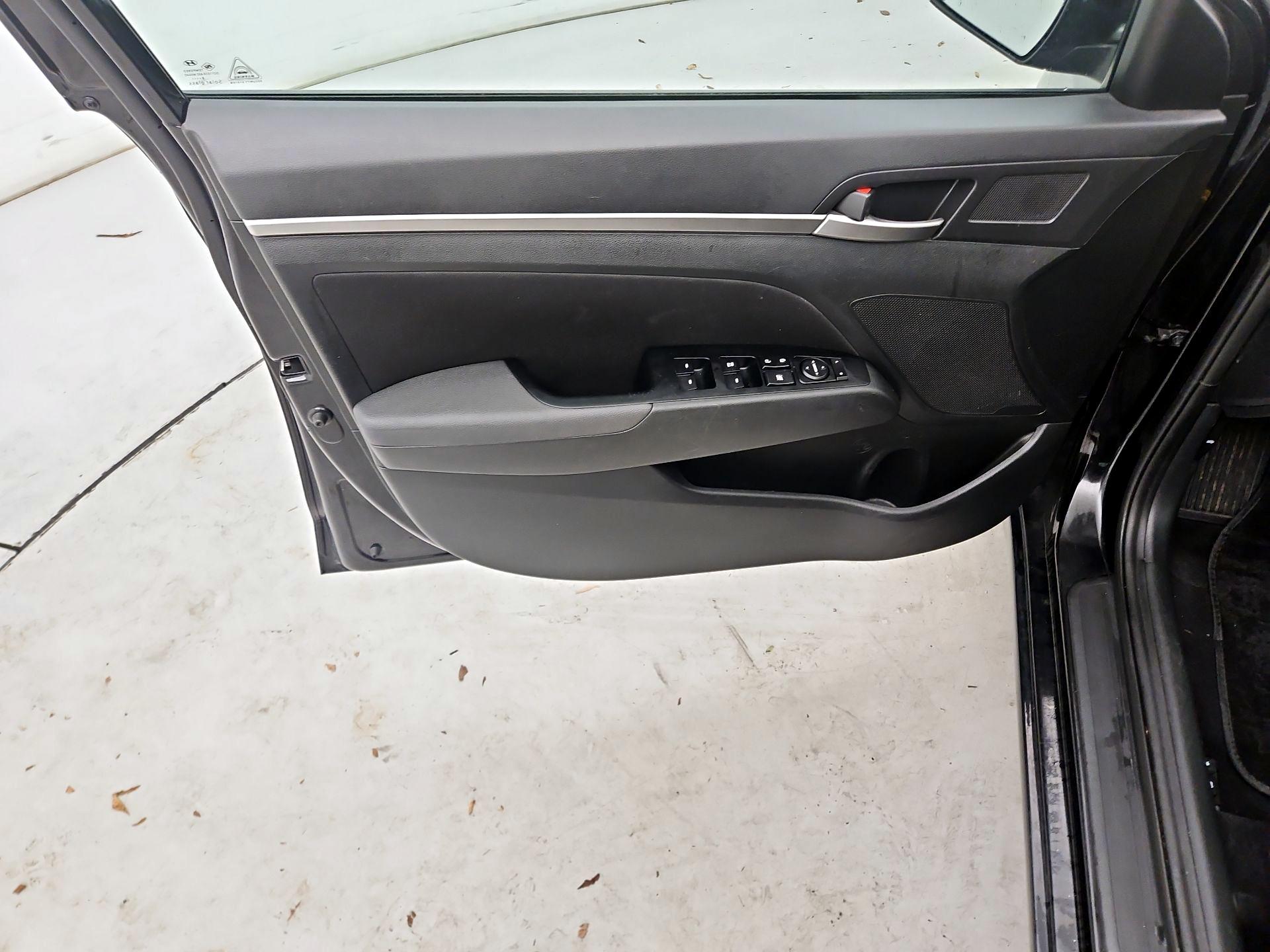 Thumbnail: 2019 Hyundai Elantra - 12