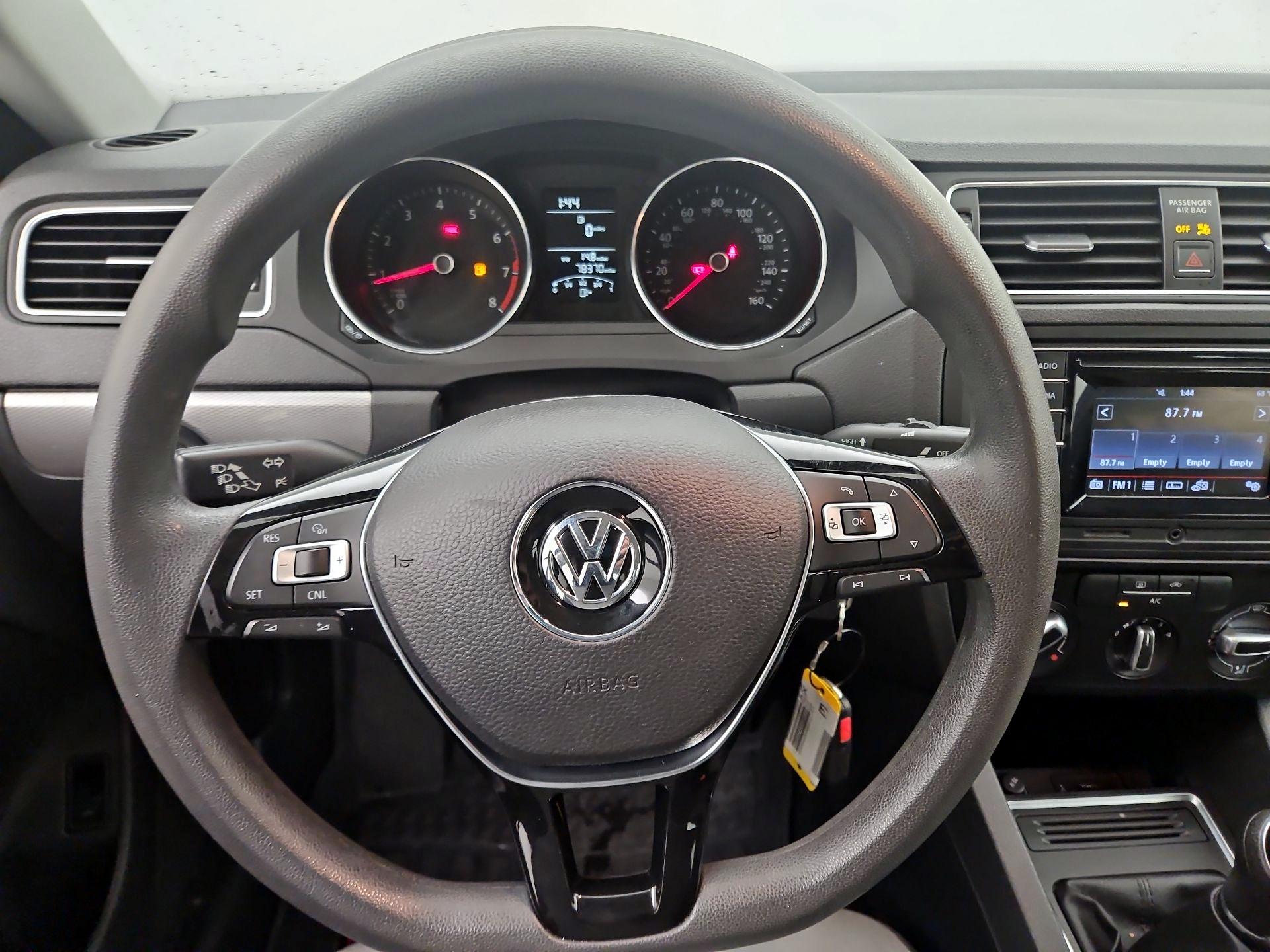 Thumbnail: 2017 Volkswagen Jetta - 10