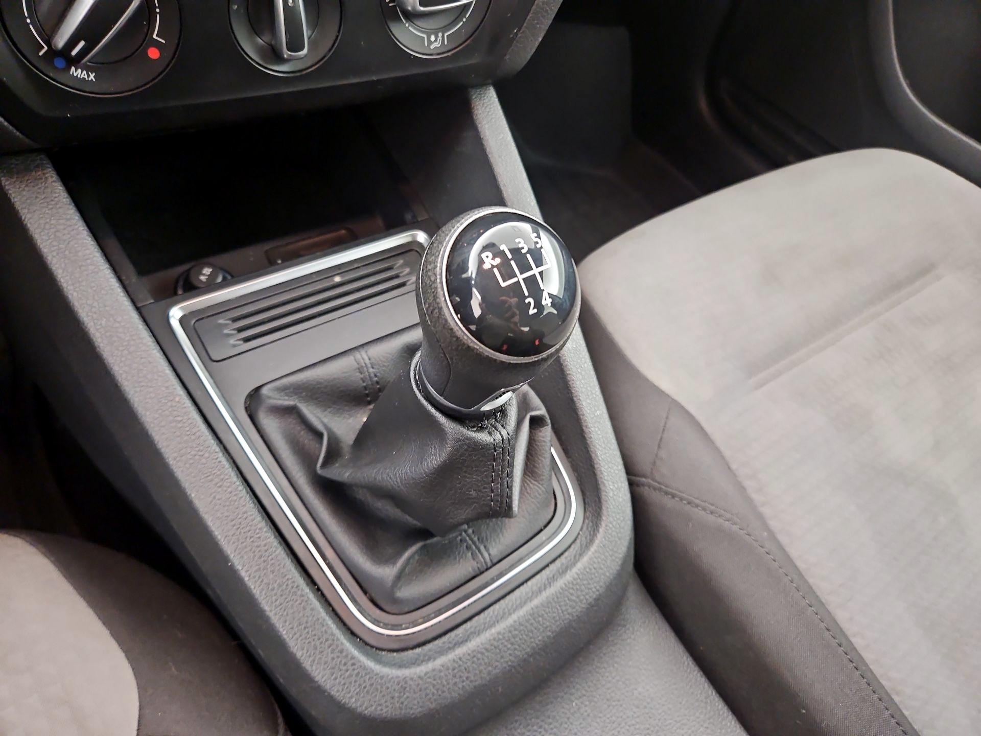 Thumbnail: 2017 Volkswagen Jetta - 17