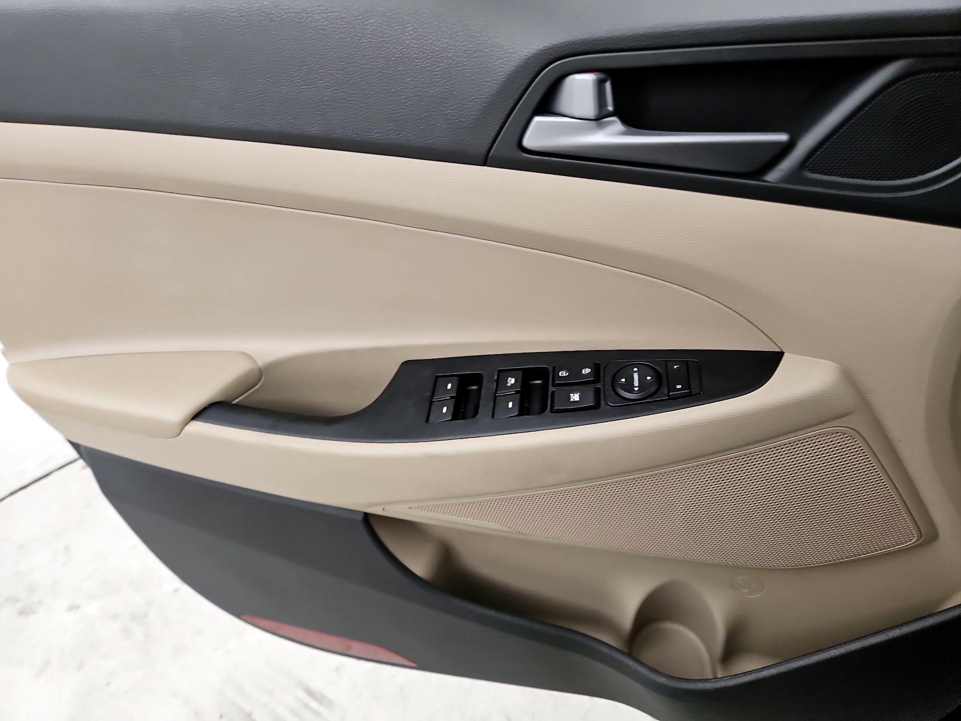 Thumbnail: 2017 Hyundai Tucson - 12