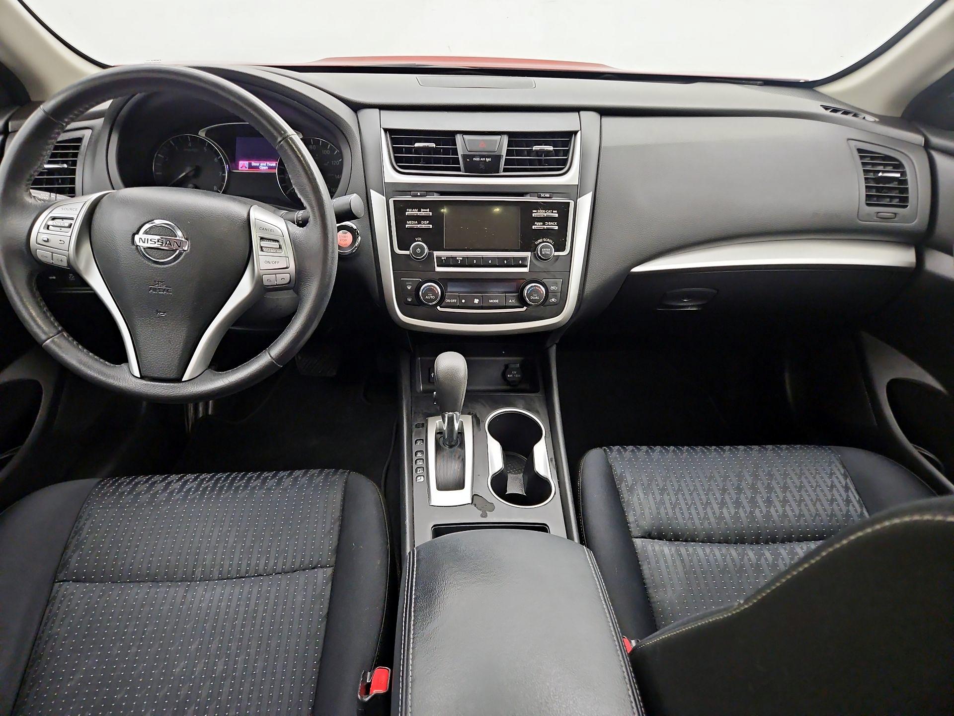 Thumbnail: 2016 Nissan Altima - 9