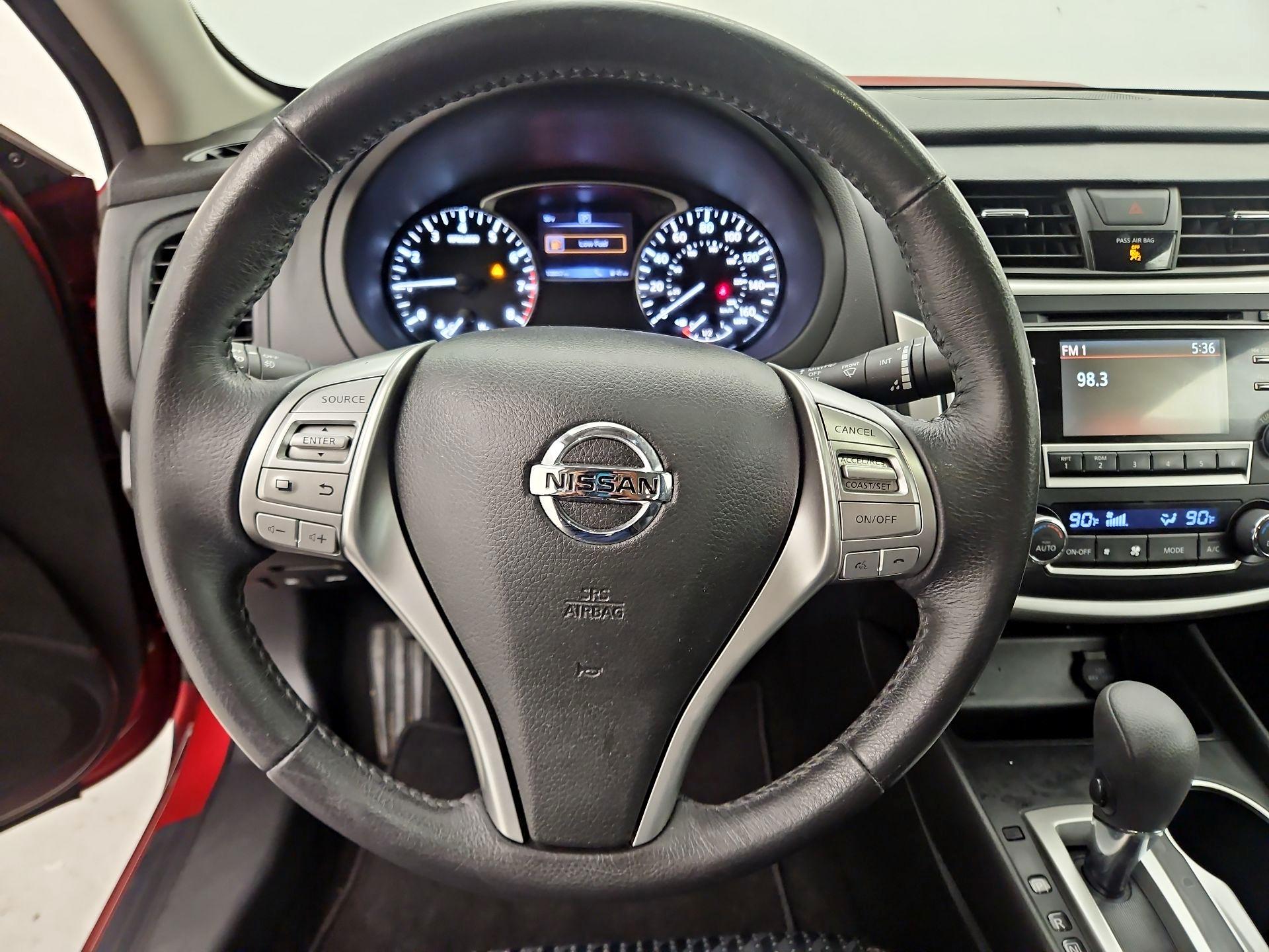 Thumbnail: 2016 Nissan Altima - 10