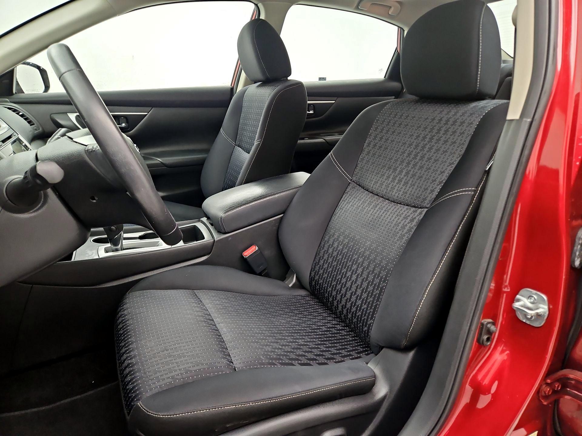 Thumbnail: 2016 Nissan Altima - 11