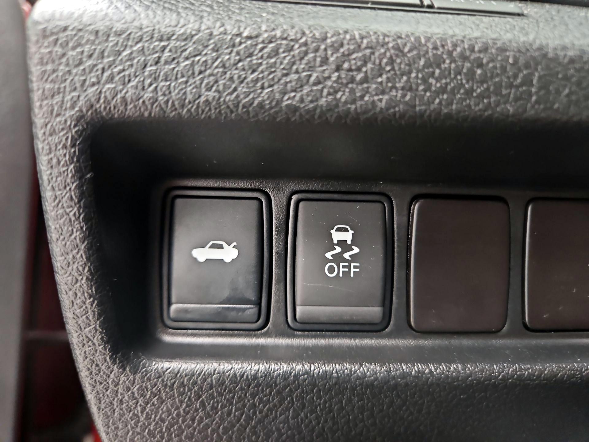 Thumbnail: 2016 Nissan Altima - 13