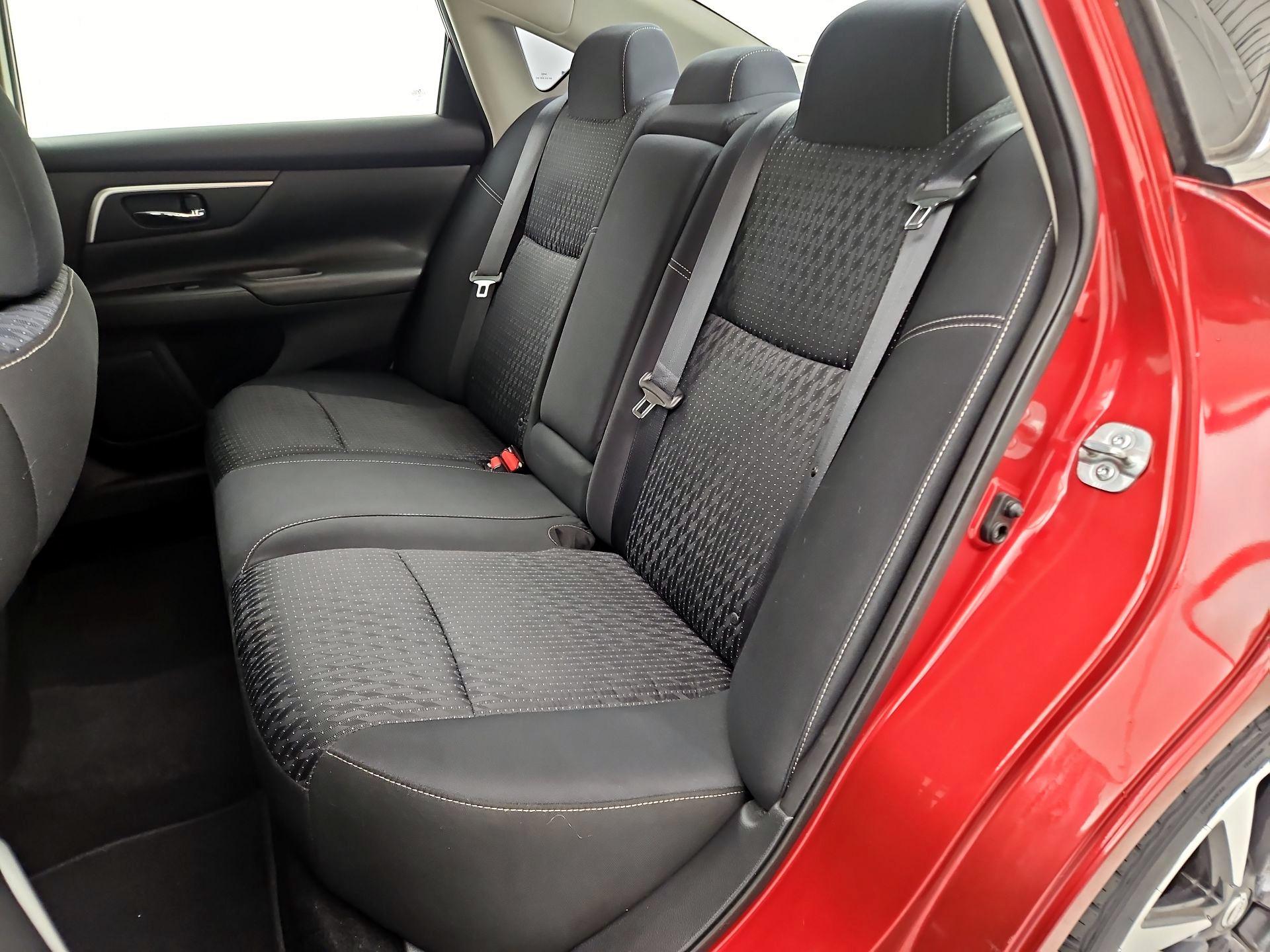 Thumbnail: 2016 Nissan Altima - 20