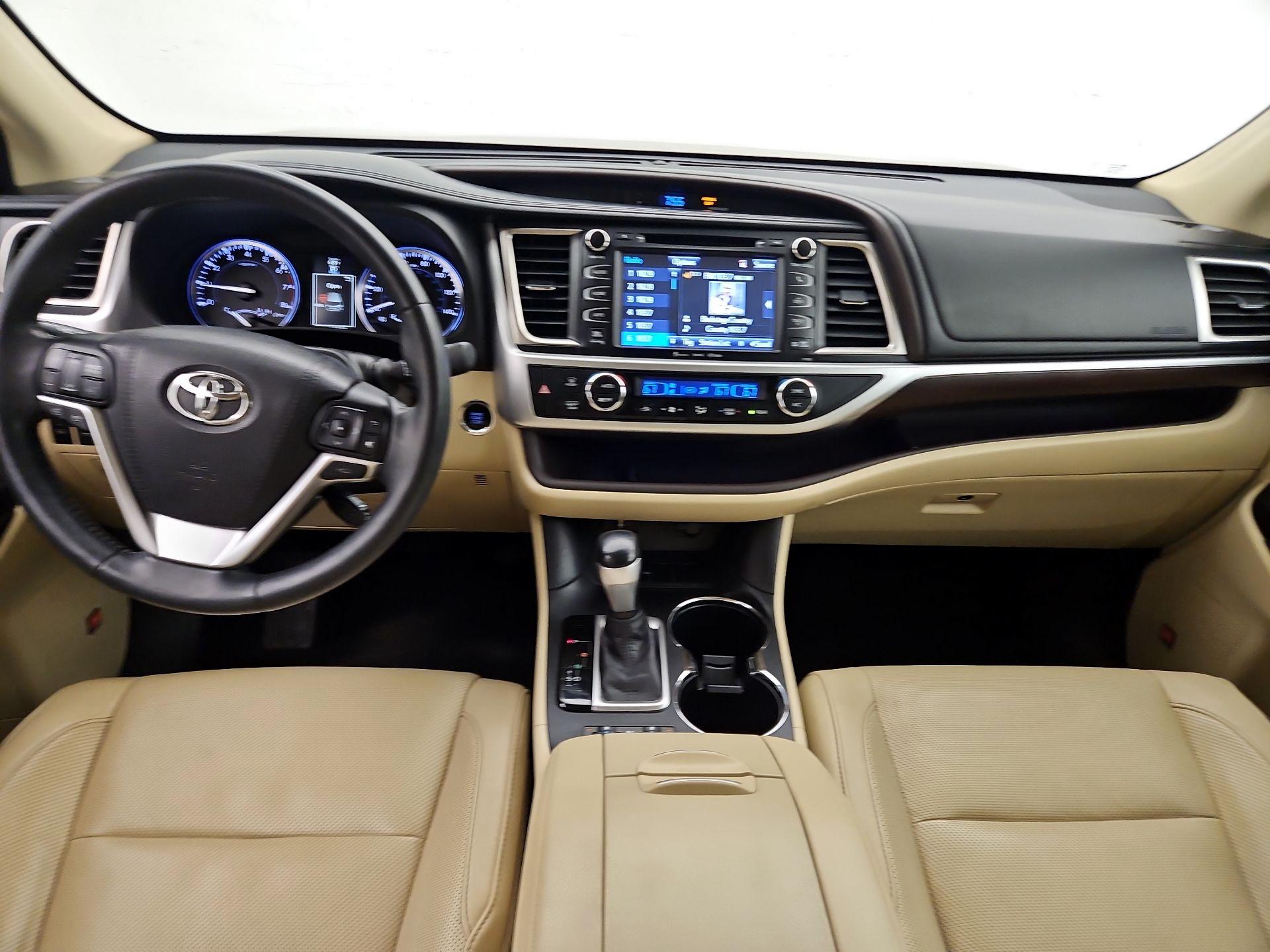 Thumbnail: 2016 Toyota Highlander - 9