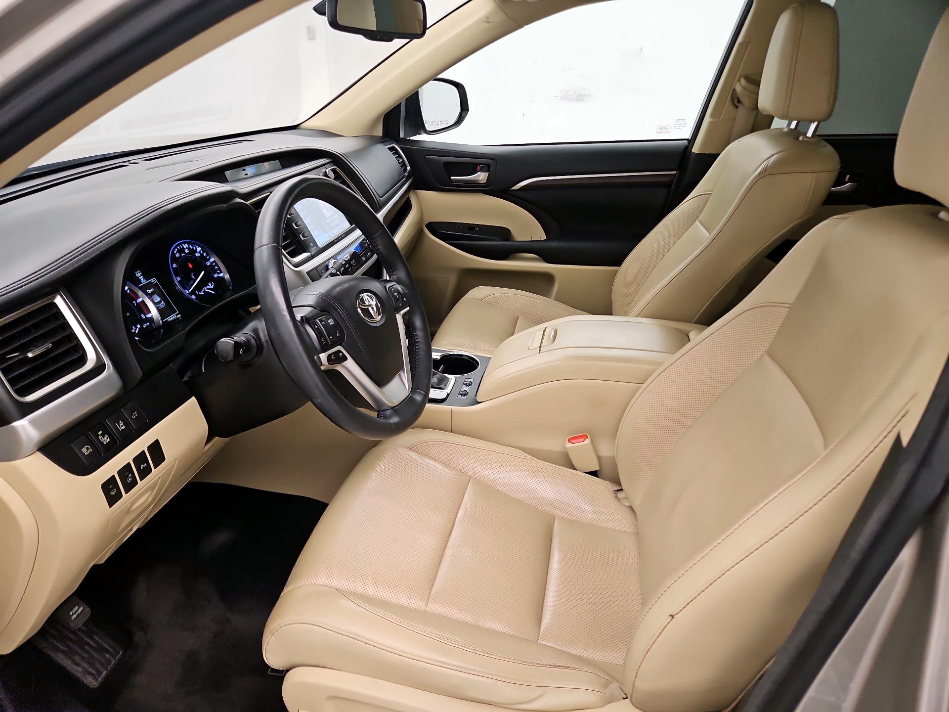 Thumbnail: 2016 Toyota Highlander - 11