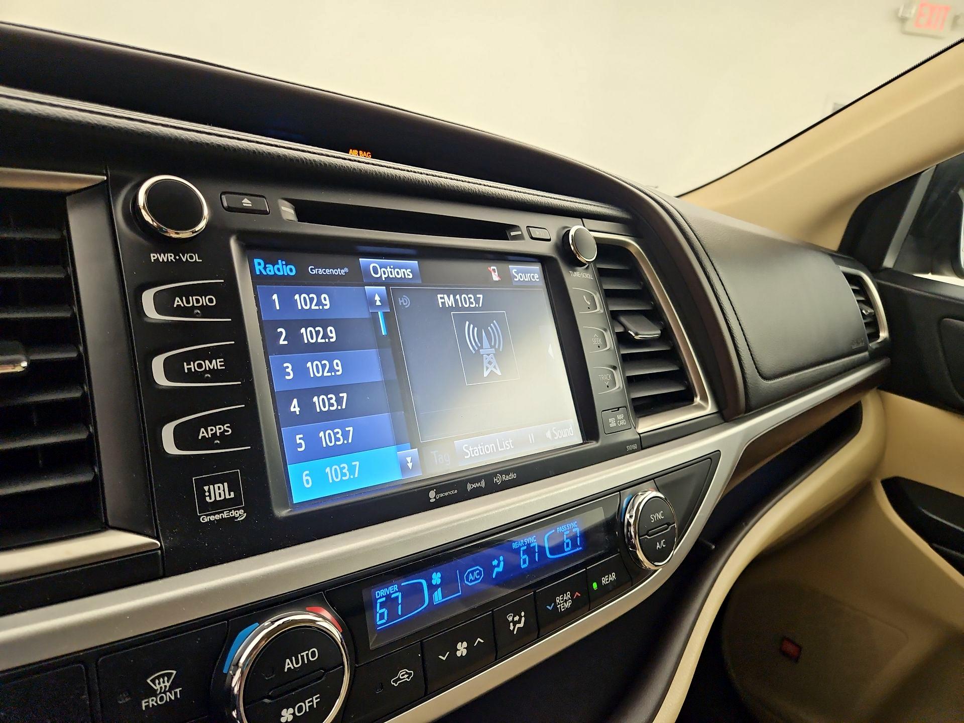 Thumbnail: 2016 Toyota Highlander - 14
