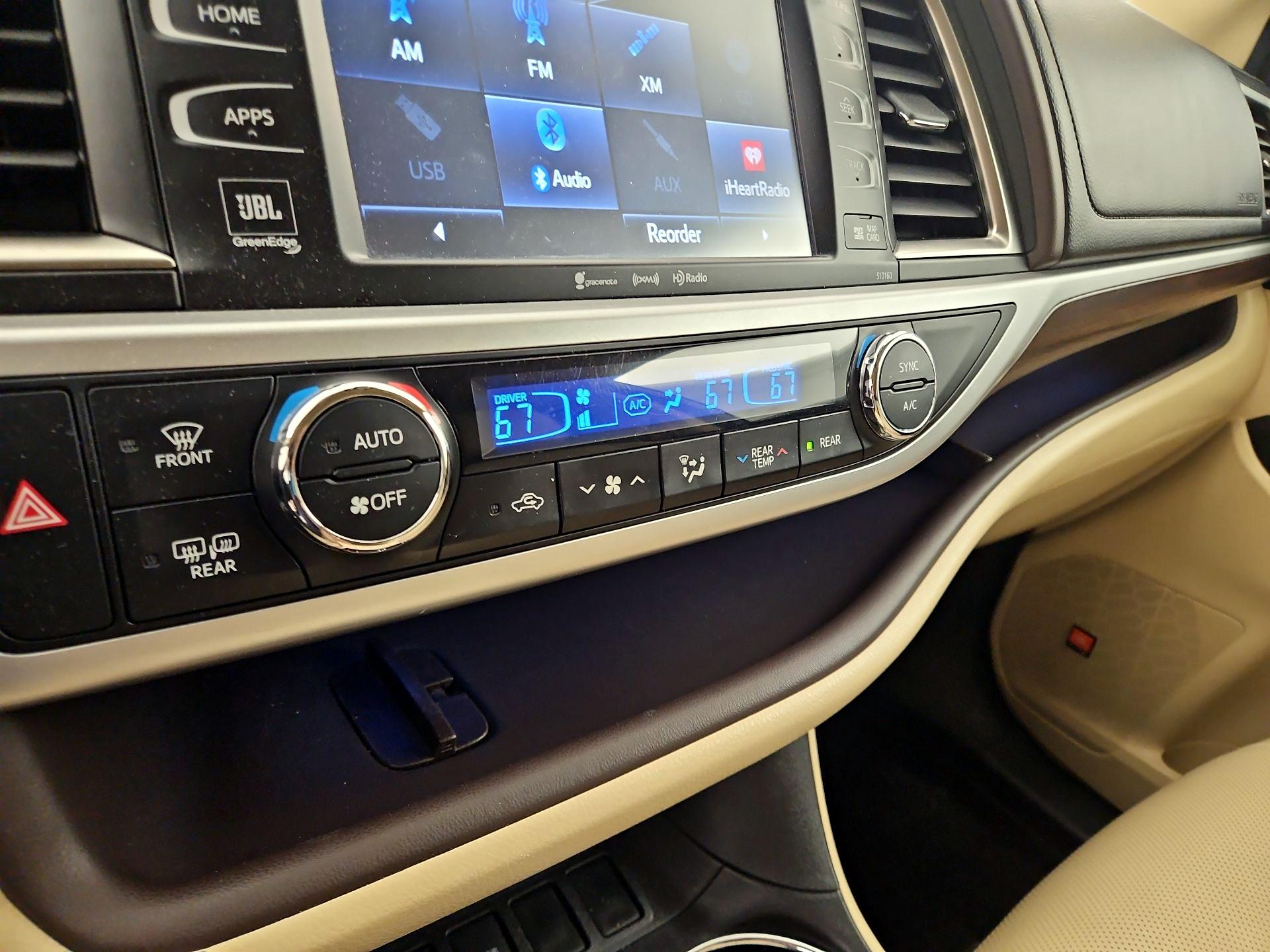 Thumbnail: 2016 Toyota Highlander - 15