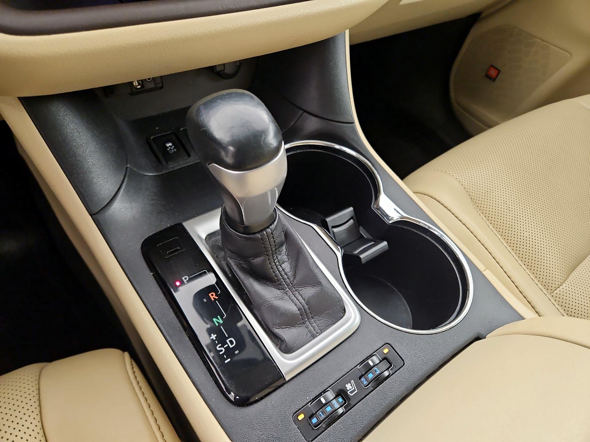Thumbnail: 2016 Toyota Highlander - 16