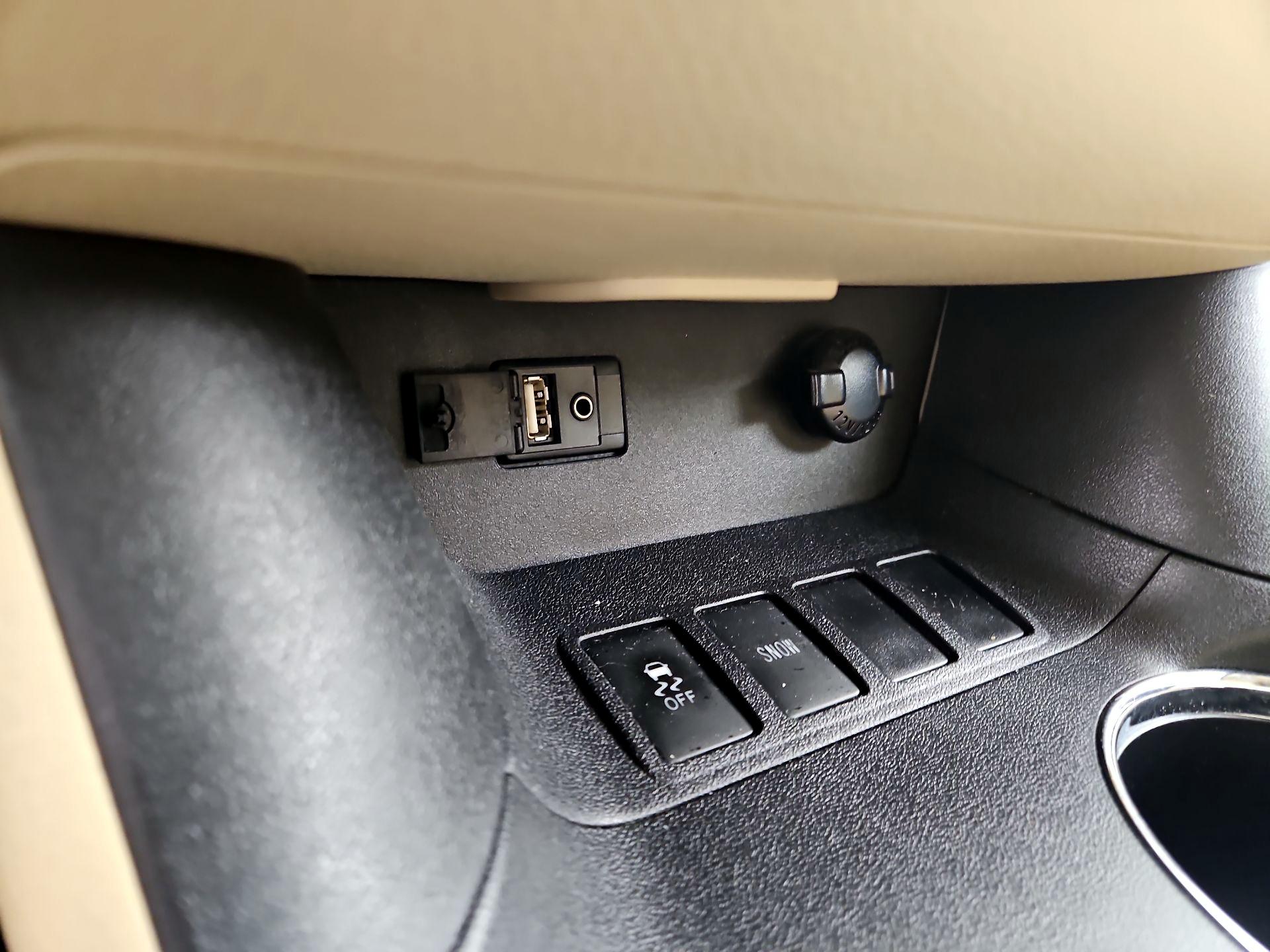 Thumbnail: 2016 Toyota Highlander - 17