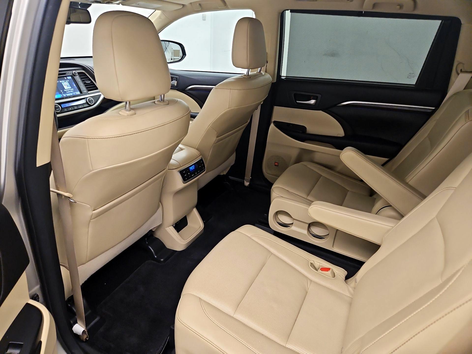 Thumbnail: 2016 Toyota Highlander - 18