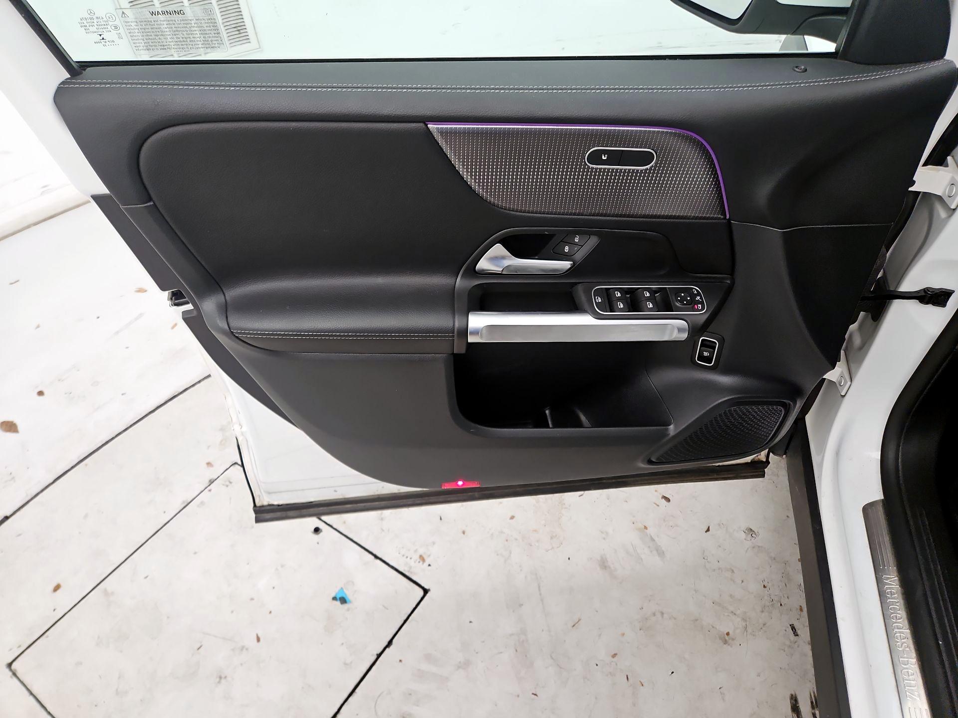 Thumbnail: 2022 Mercedes-Benz GLB - 12