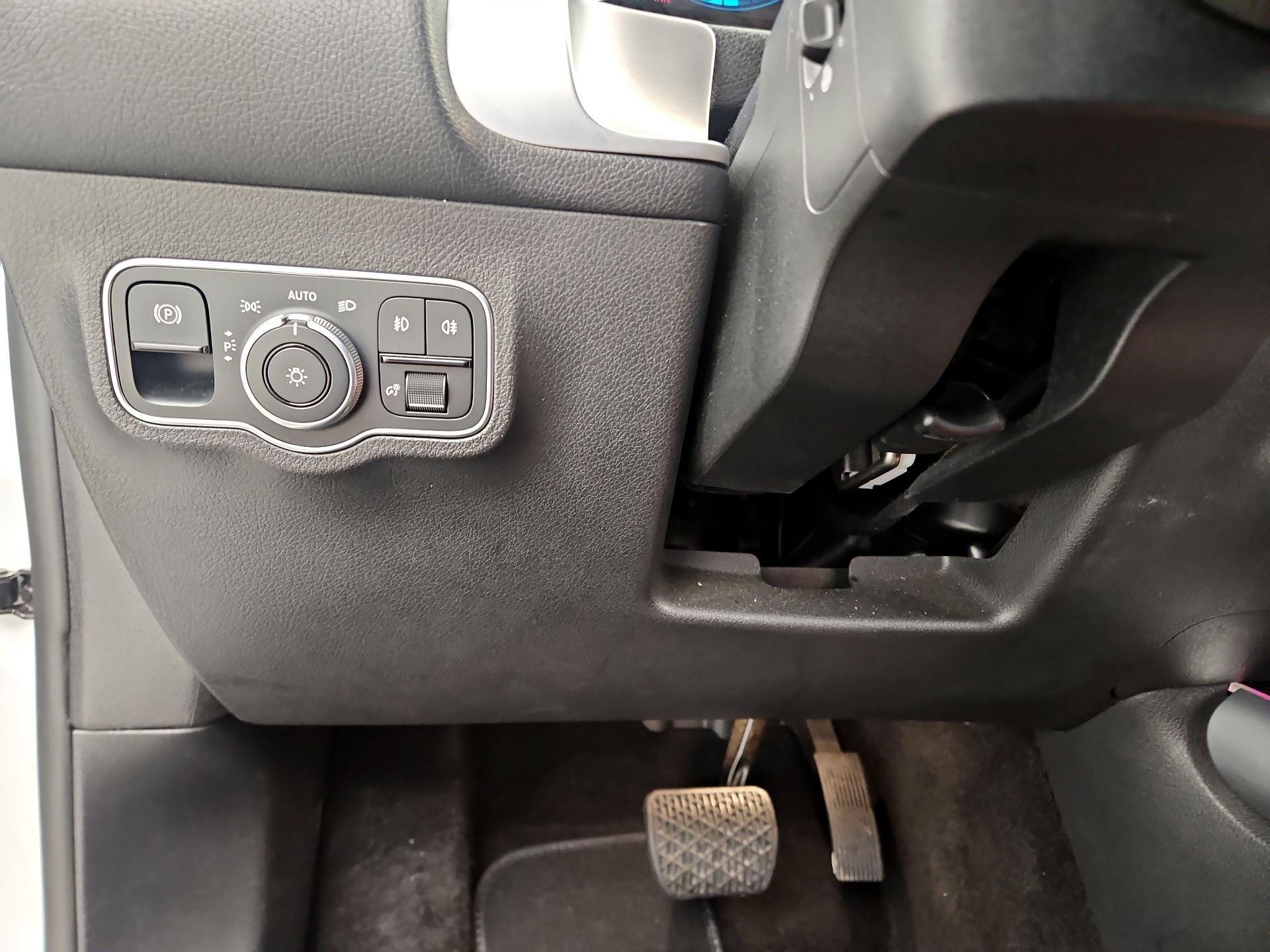 Thumbnail: 2022 Mercedes-Benz GLB - 13