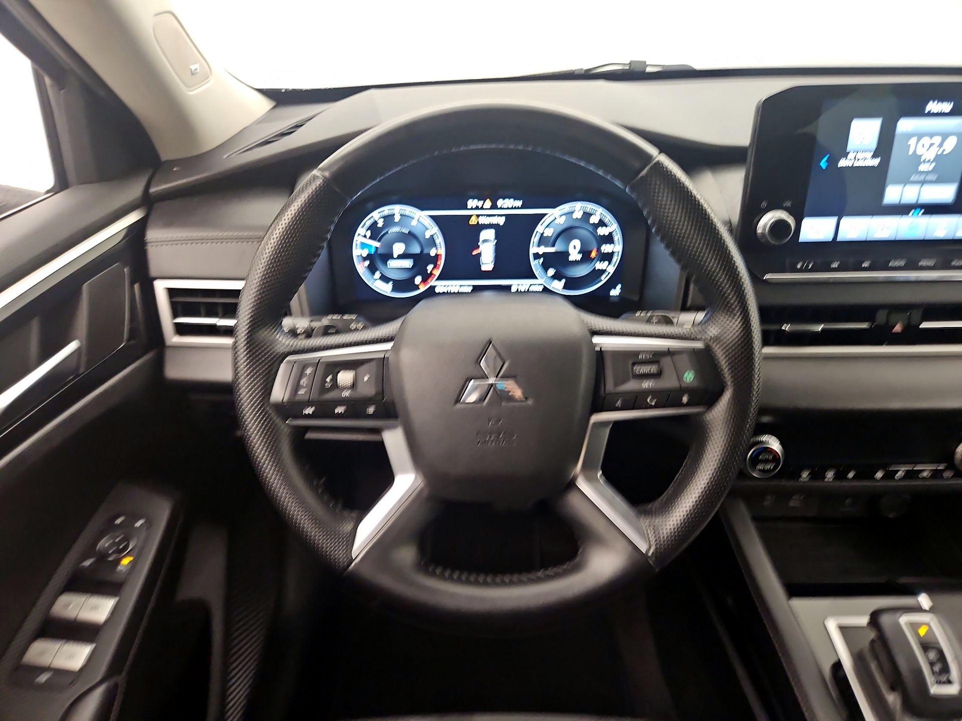 Thumbnail: 2022 Mitsubishi Outlander - 10