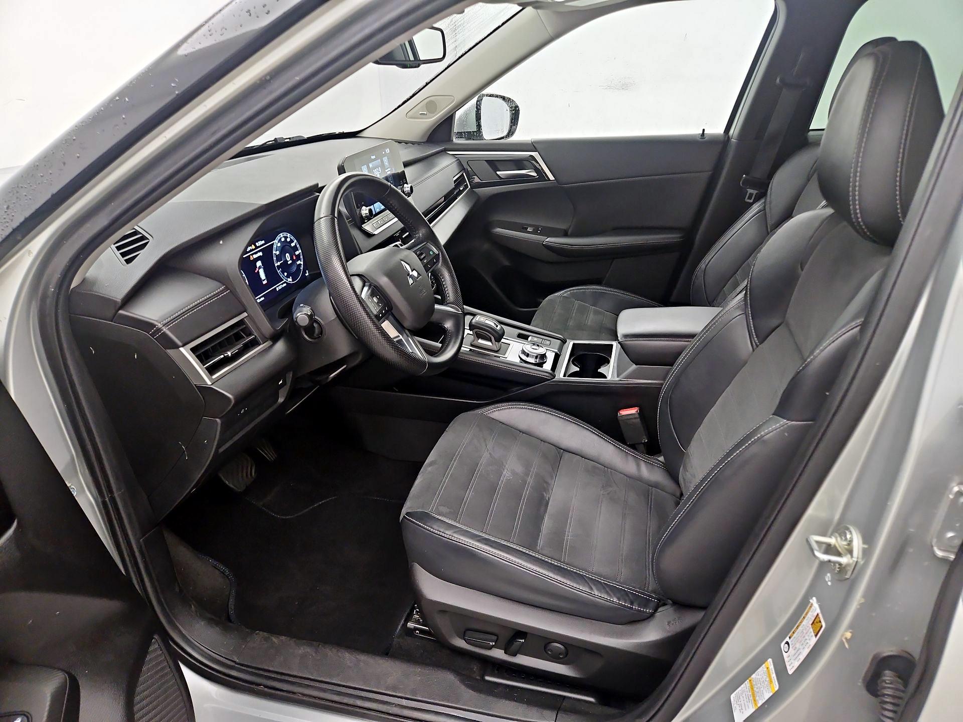 Thumbnail: 2022 Mitsubishi Outlander - 11