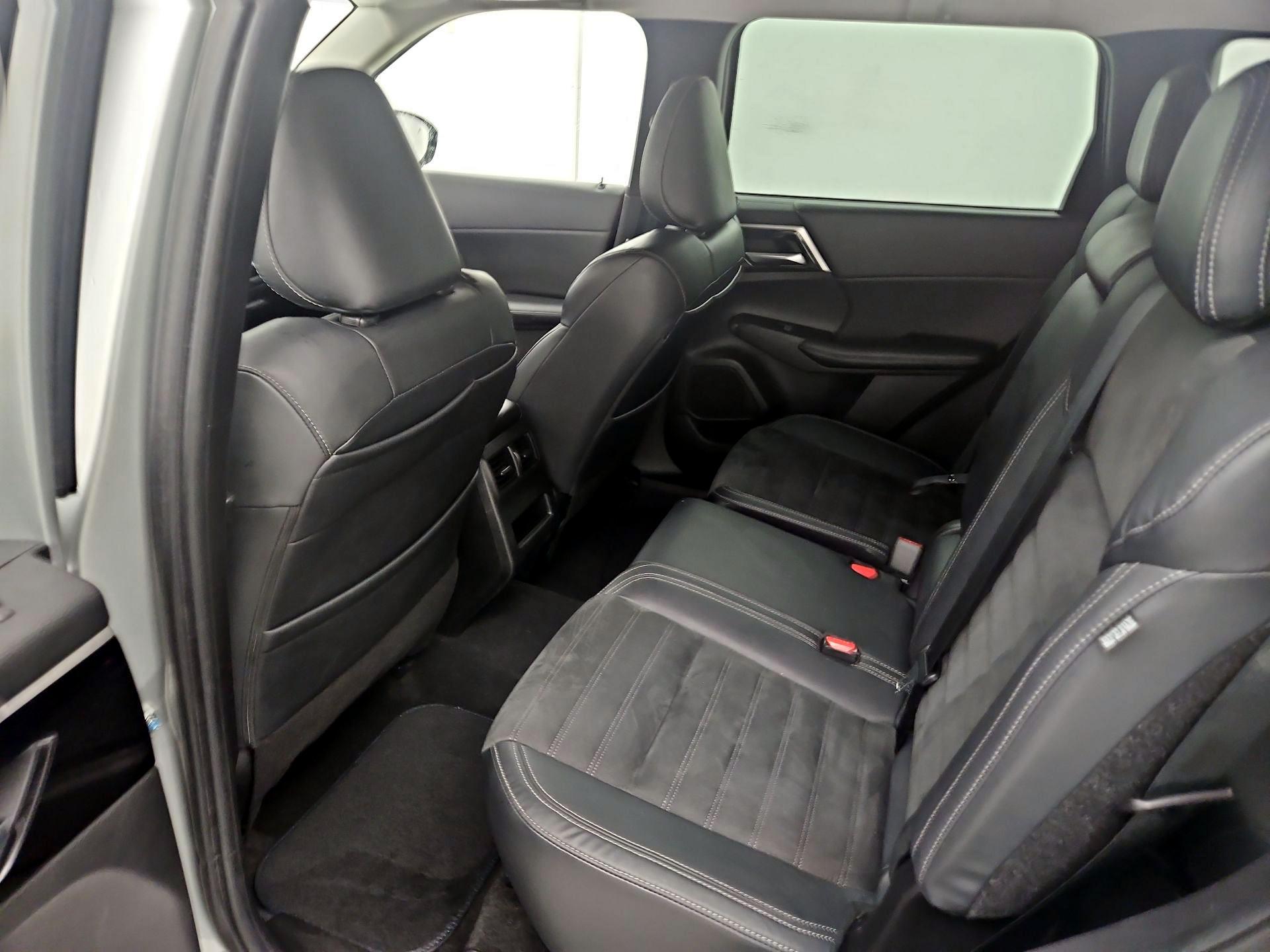 Thumbnail: 2022 Mitsubishi Outlander - 19