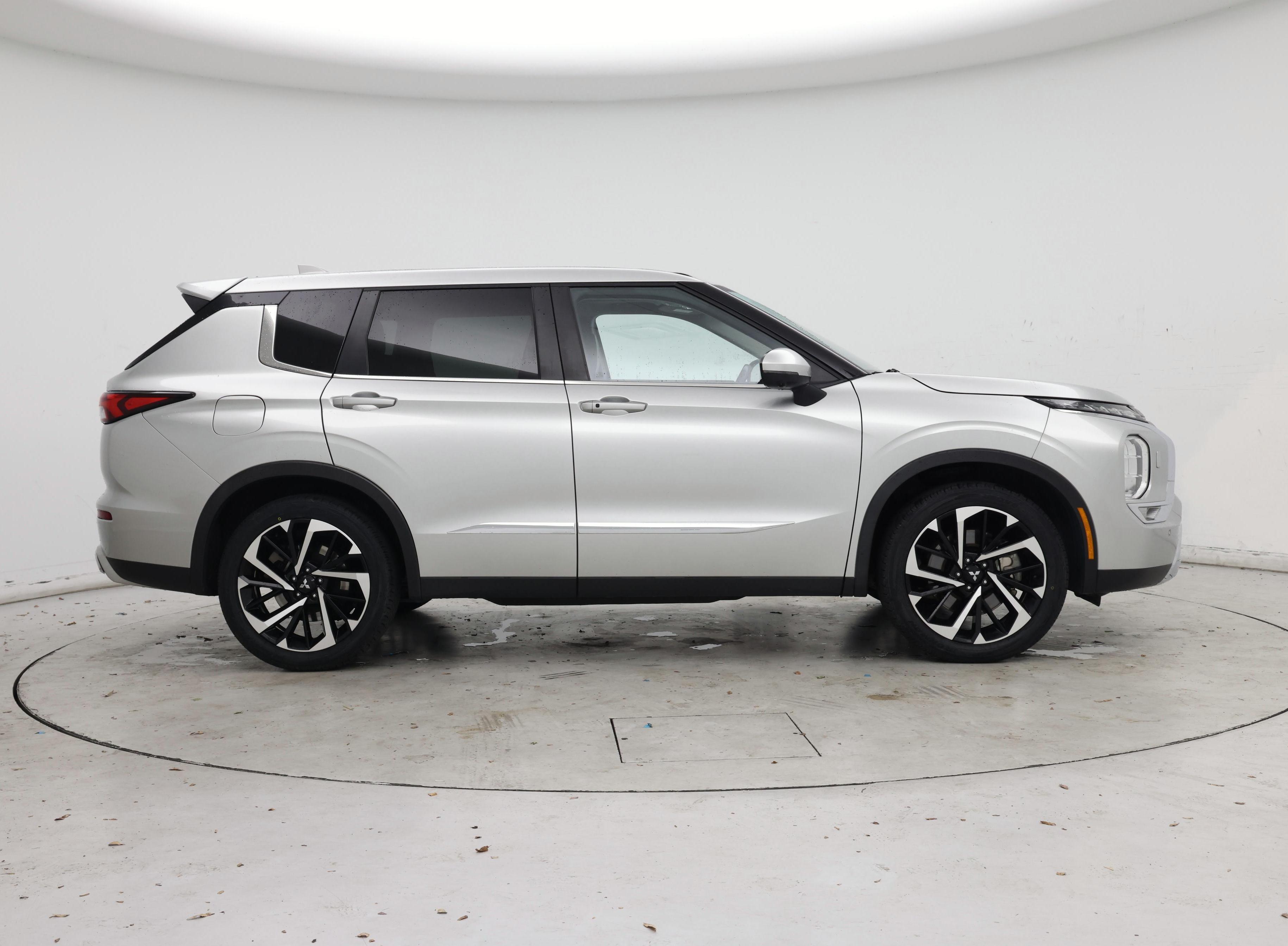 Thumbnail: 2022 Mitsubishi Outlander - 7