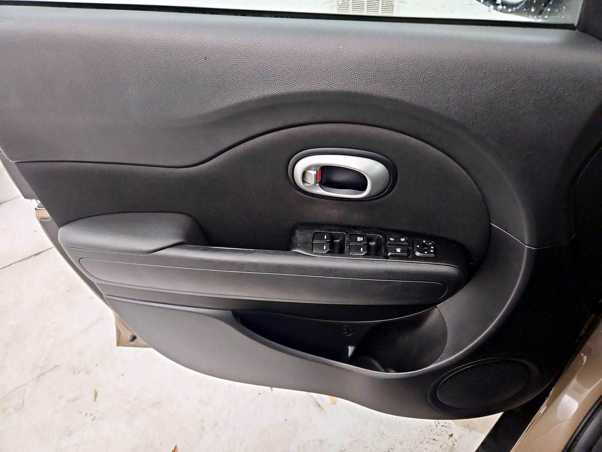 Thumbnail: 2015 Kia Soul - 12