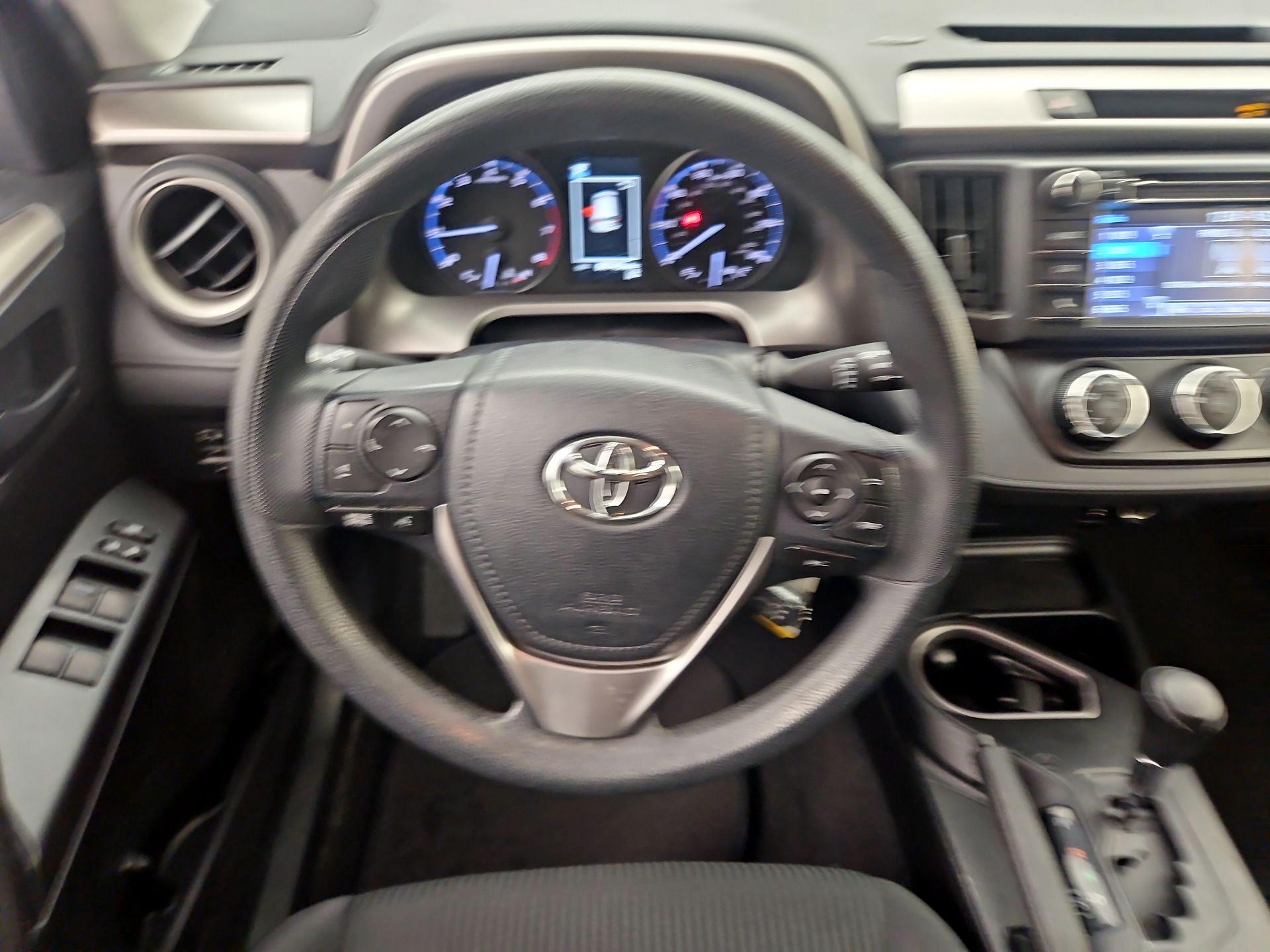 Thumbnail: 2018 Toyota RAV4 - 10