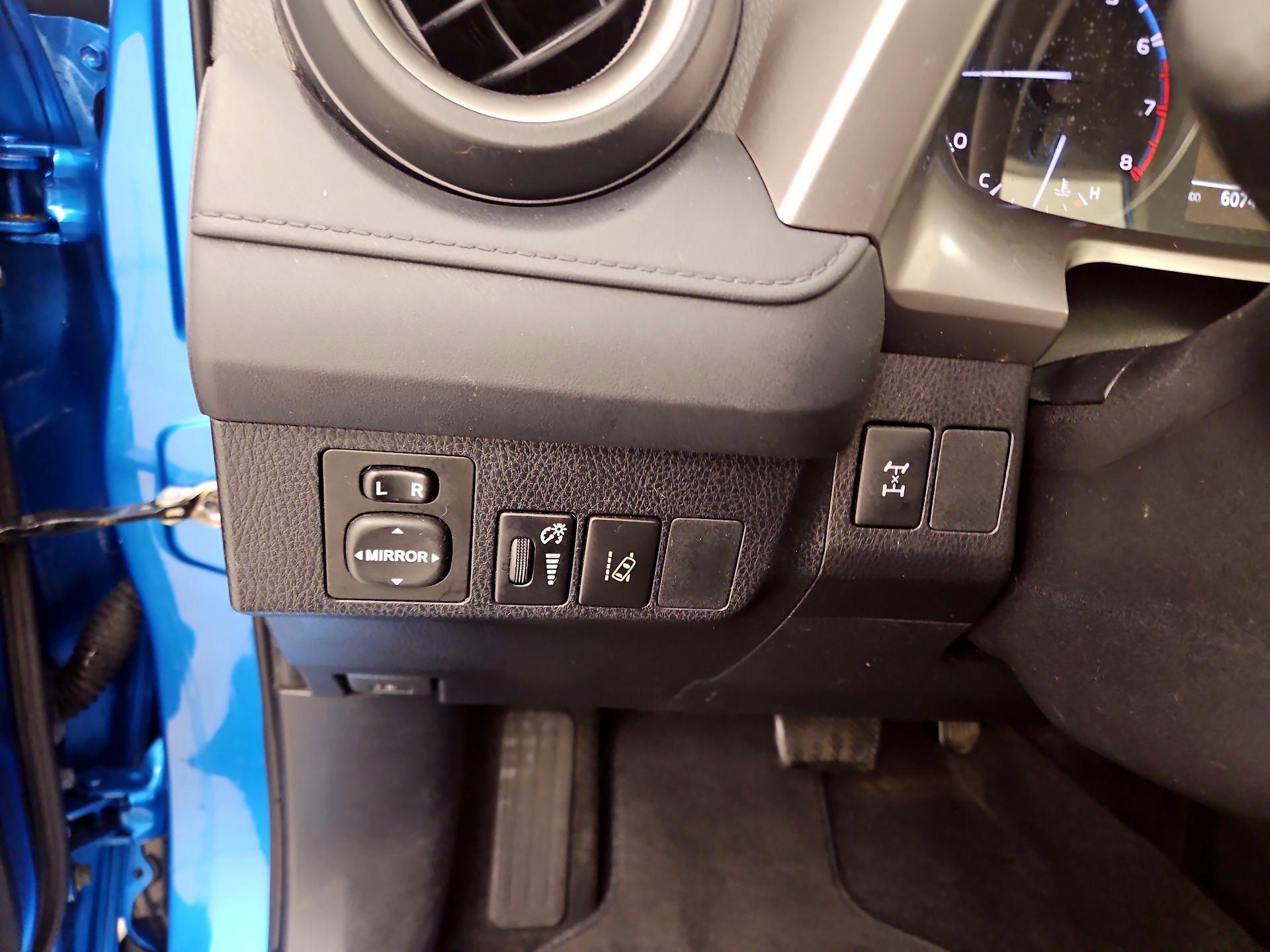 Thumbnail: 2018 Toyota RAV4 - 13