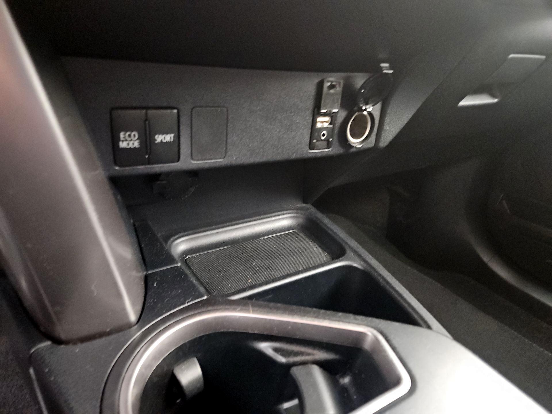 Thumbnail: 2018 Toyota RAV4 - 18