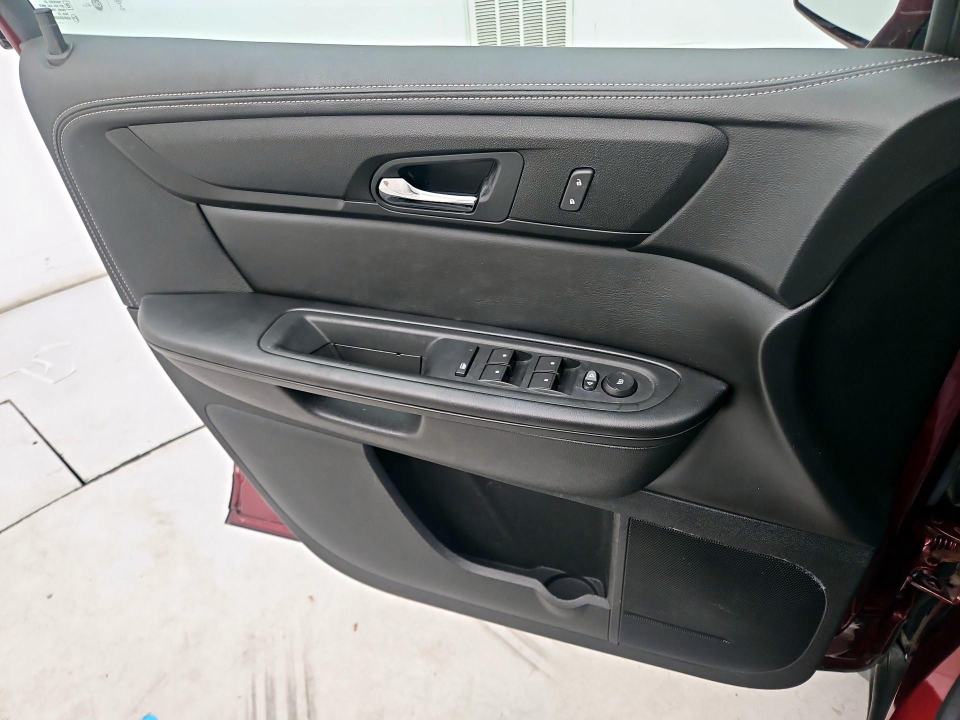 Thumbnail: 2017 Chevrolet Traverse - 12