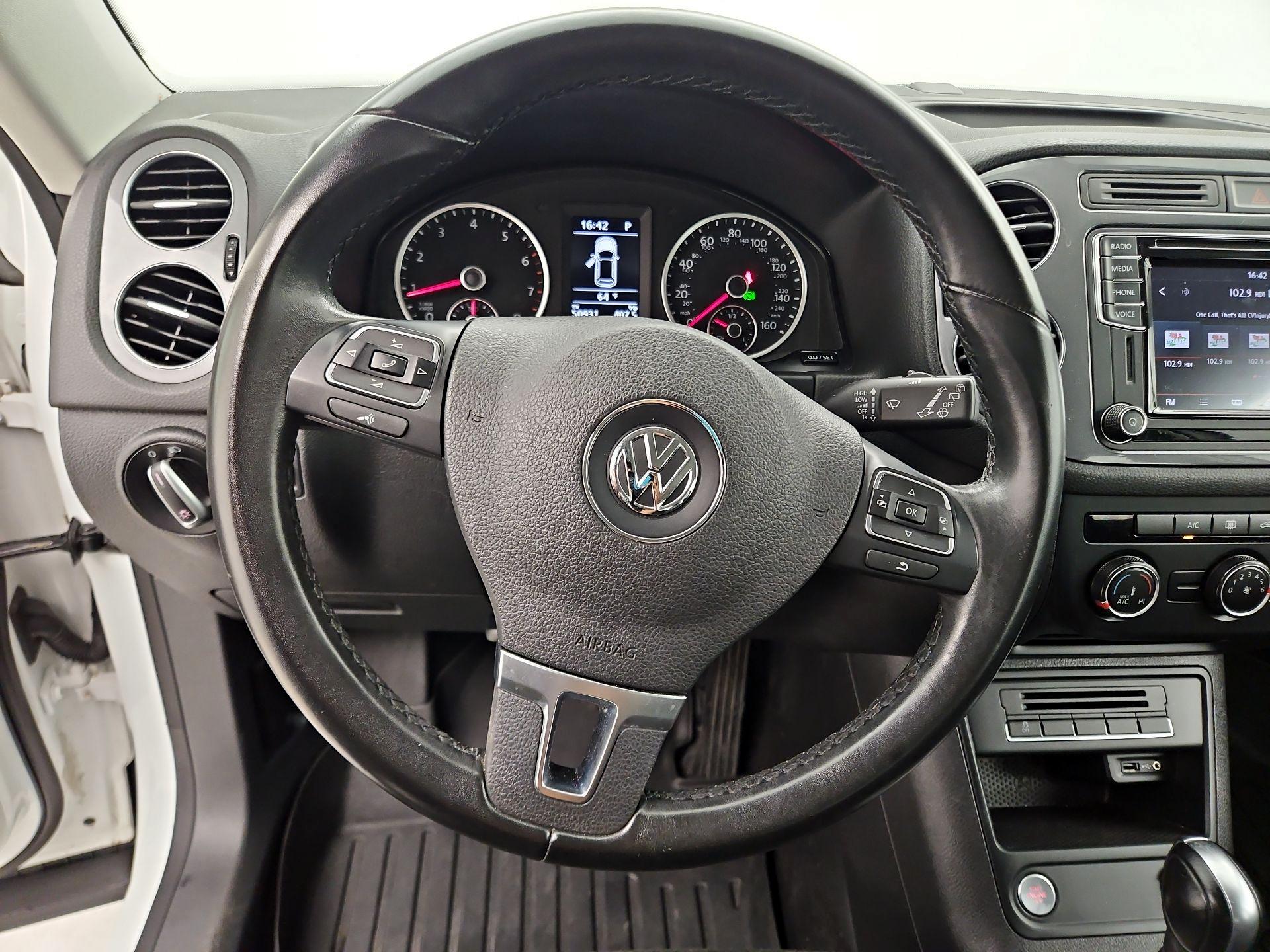 Thumbnail: 2017 Volkswagen Tiguan - 10