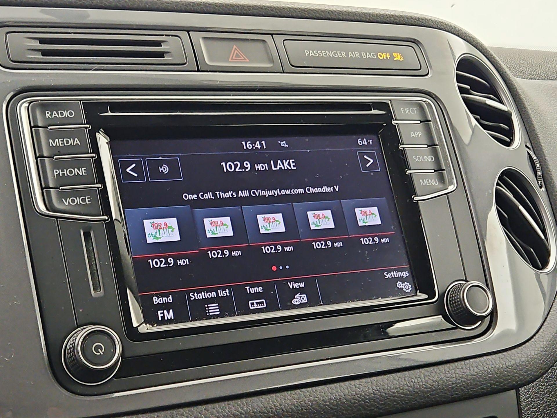 Thumbnail: 2017 Volkswagen Tiguan - 15