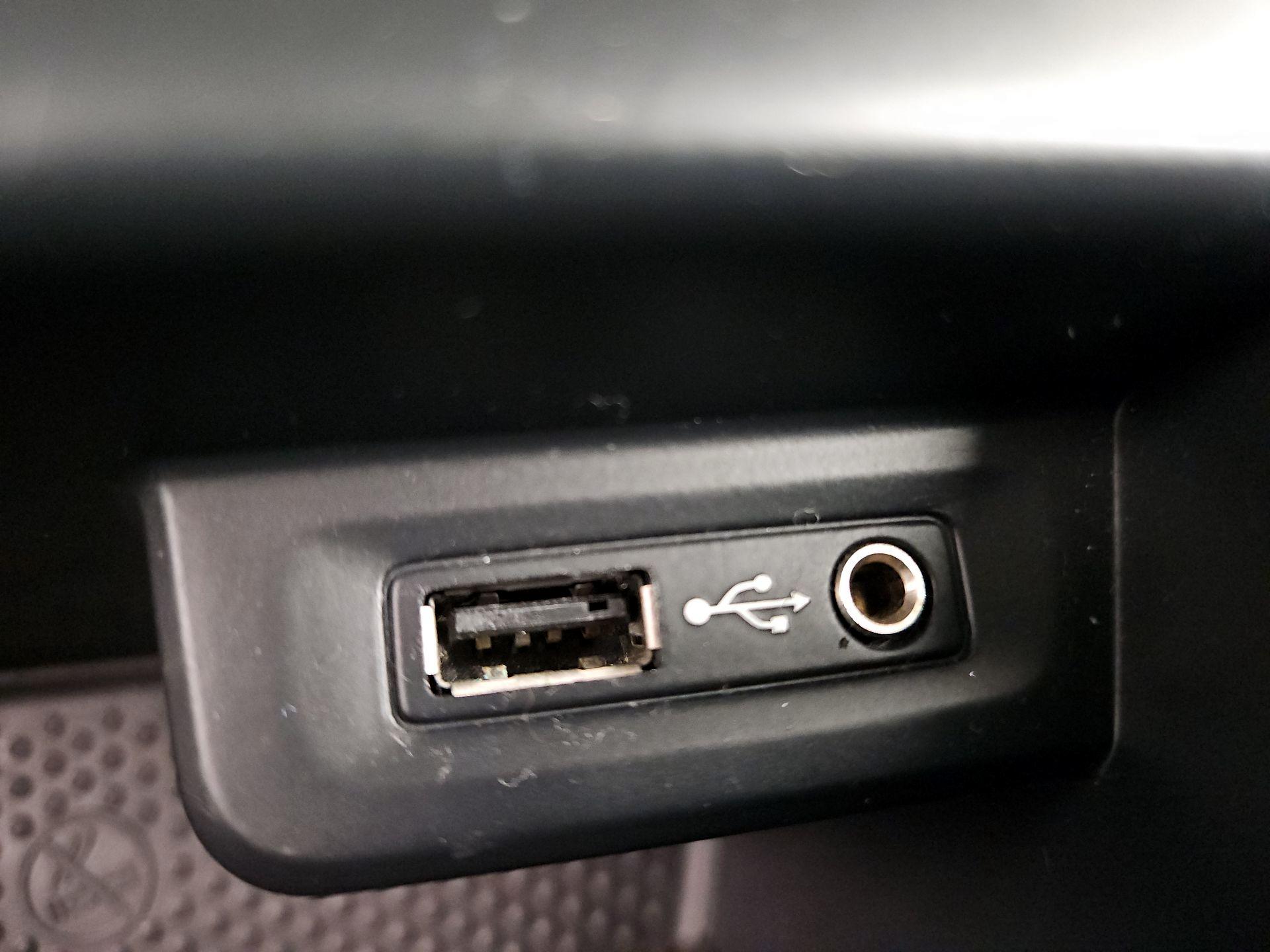 Thumbnail: 2017 Volkswagen Tiguan - 18