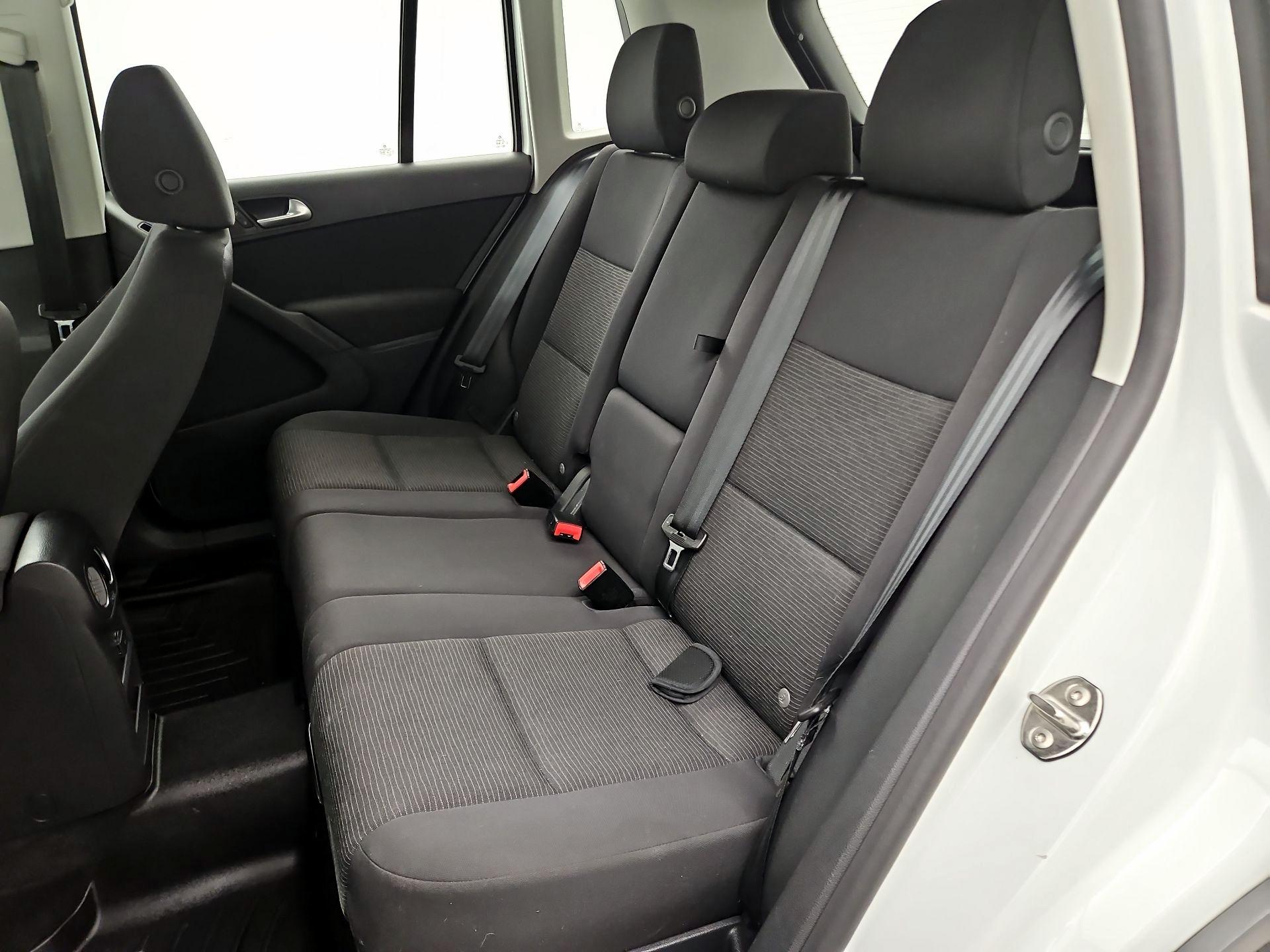 Thumbnail: 2017 Volkswagen Tiguan - 19