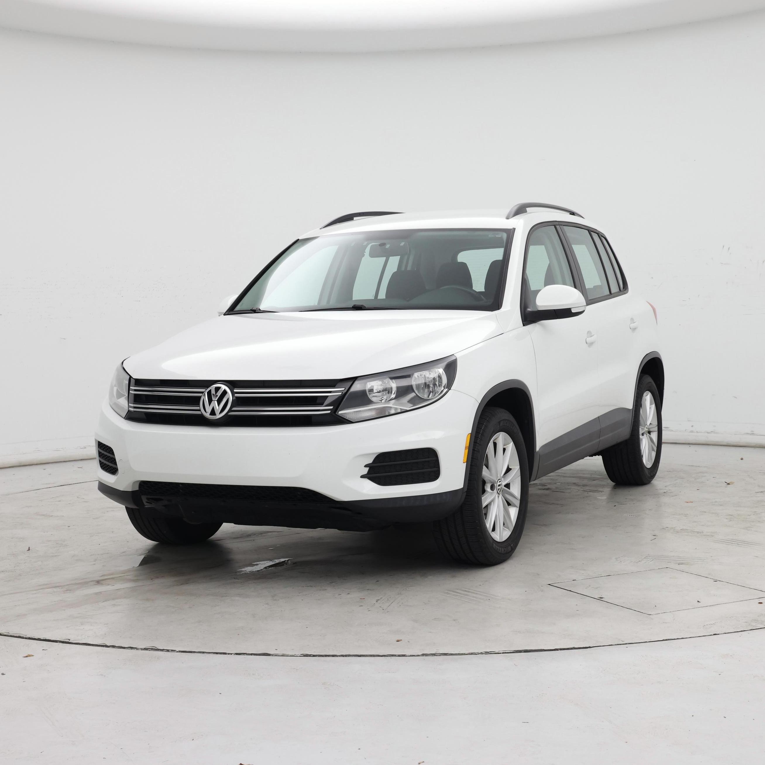 Thumbnail: 2017 Volkswagen Tiguan - 4