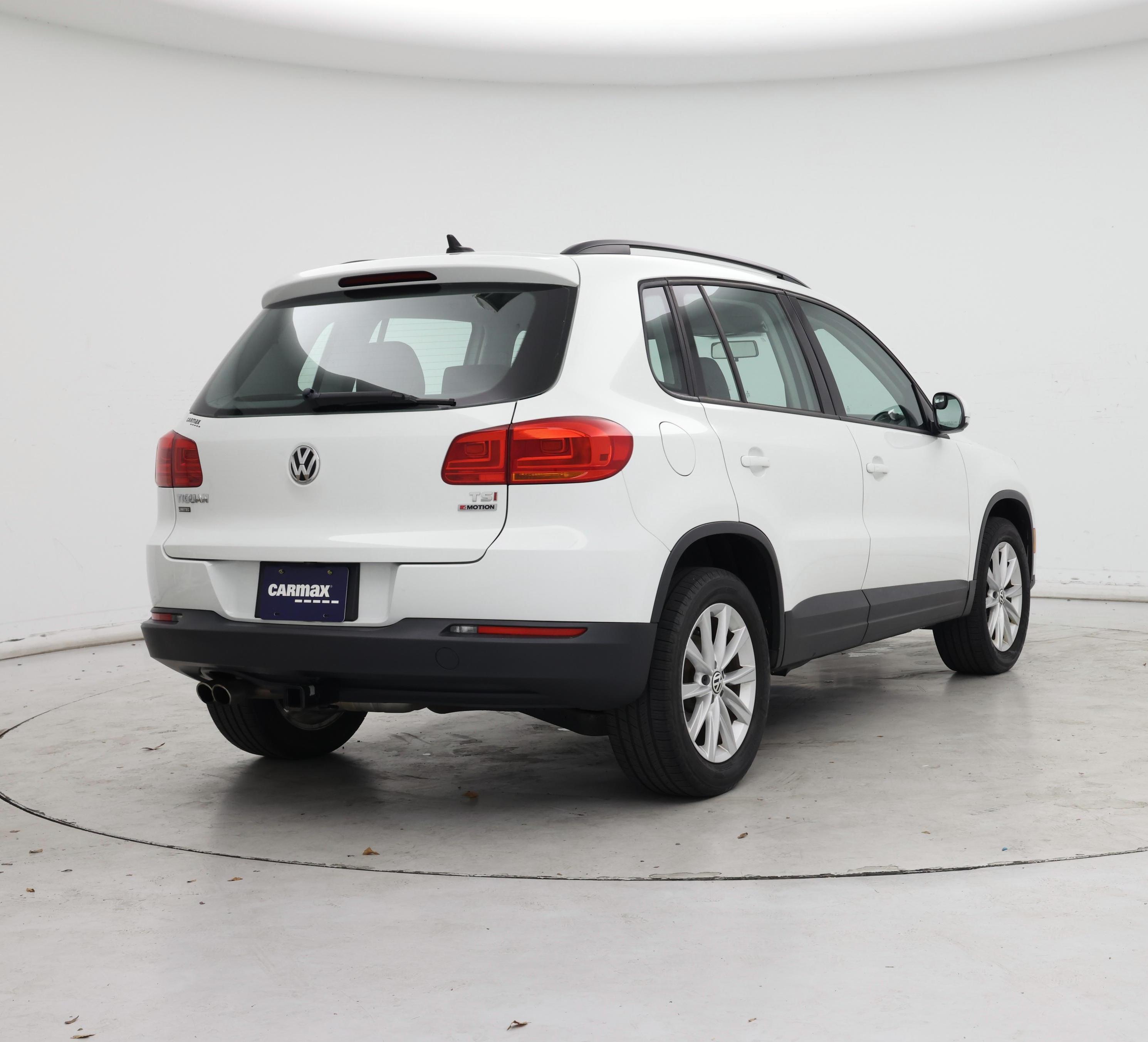 Thumbnail: 2017 Volkswagen Tiguan - 8