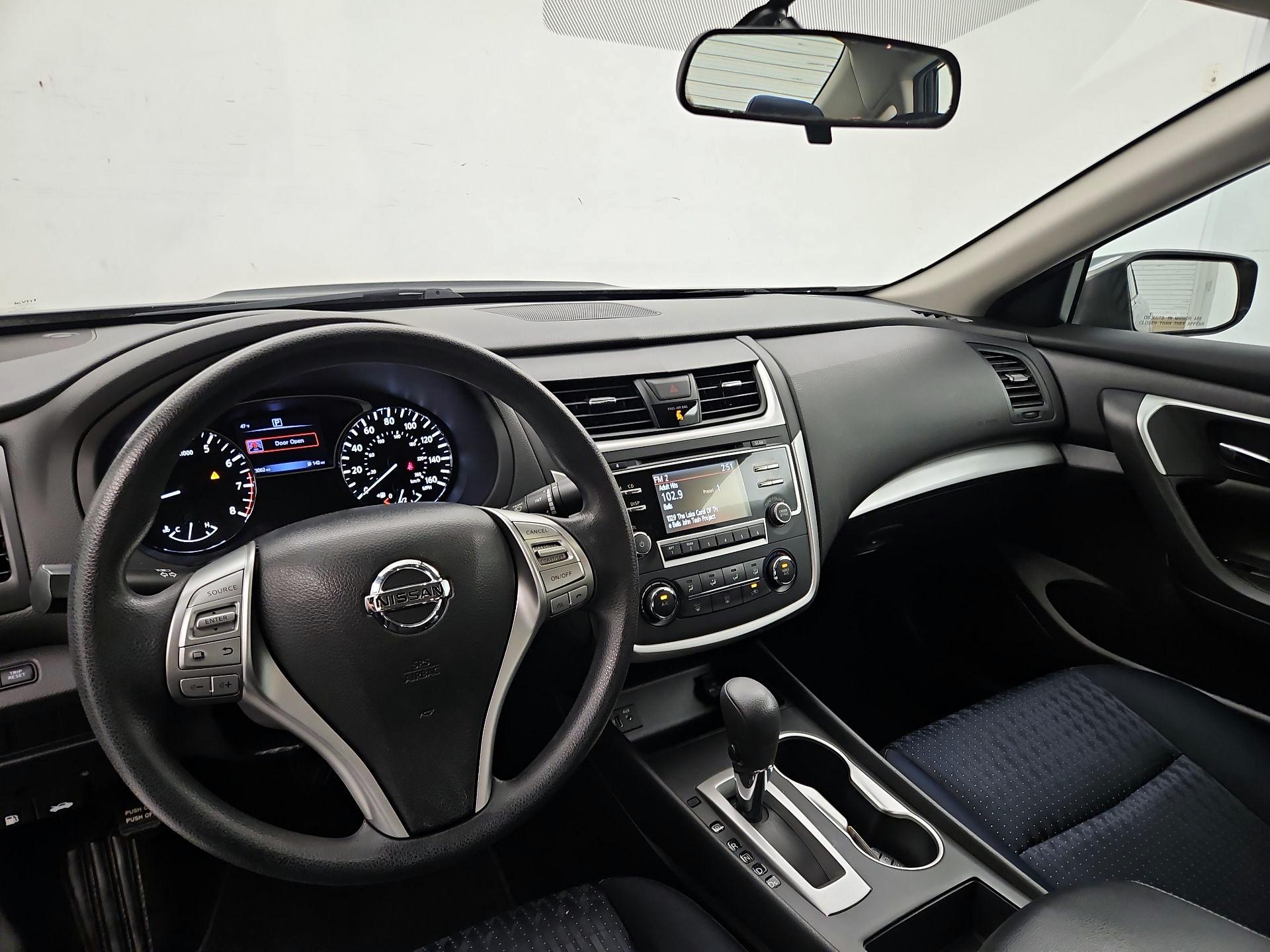 Thumbnail: 2017 Nissan Altima - 9