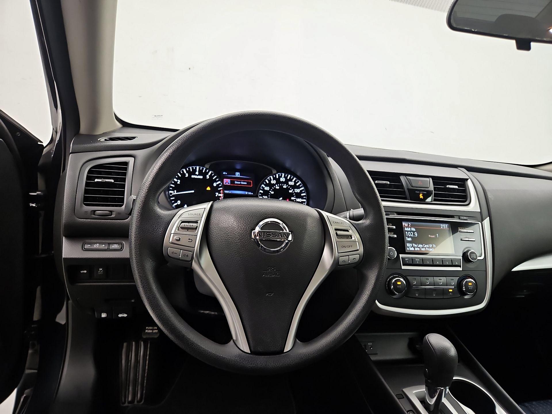 Thumbnail: 2017 Nissan Altima - 10