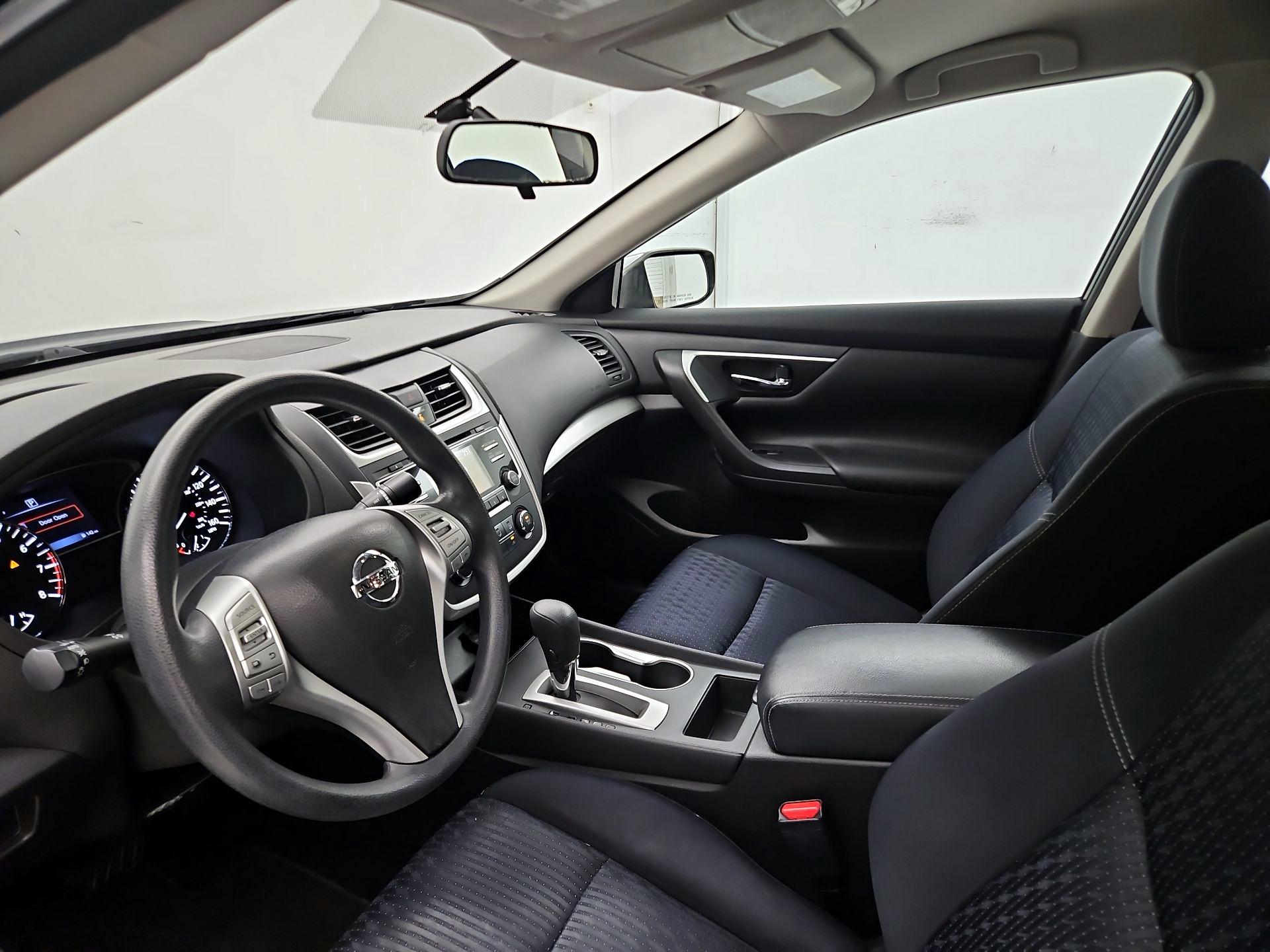 Thumbnail: 2017 Nissan Altima - 11