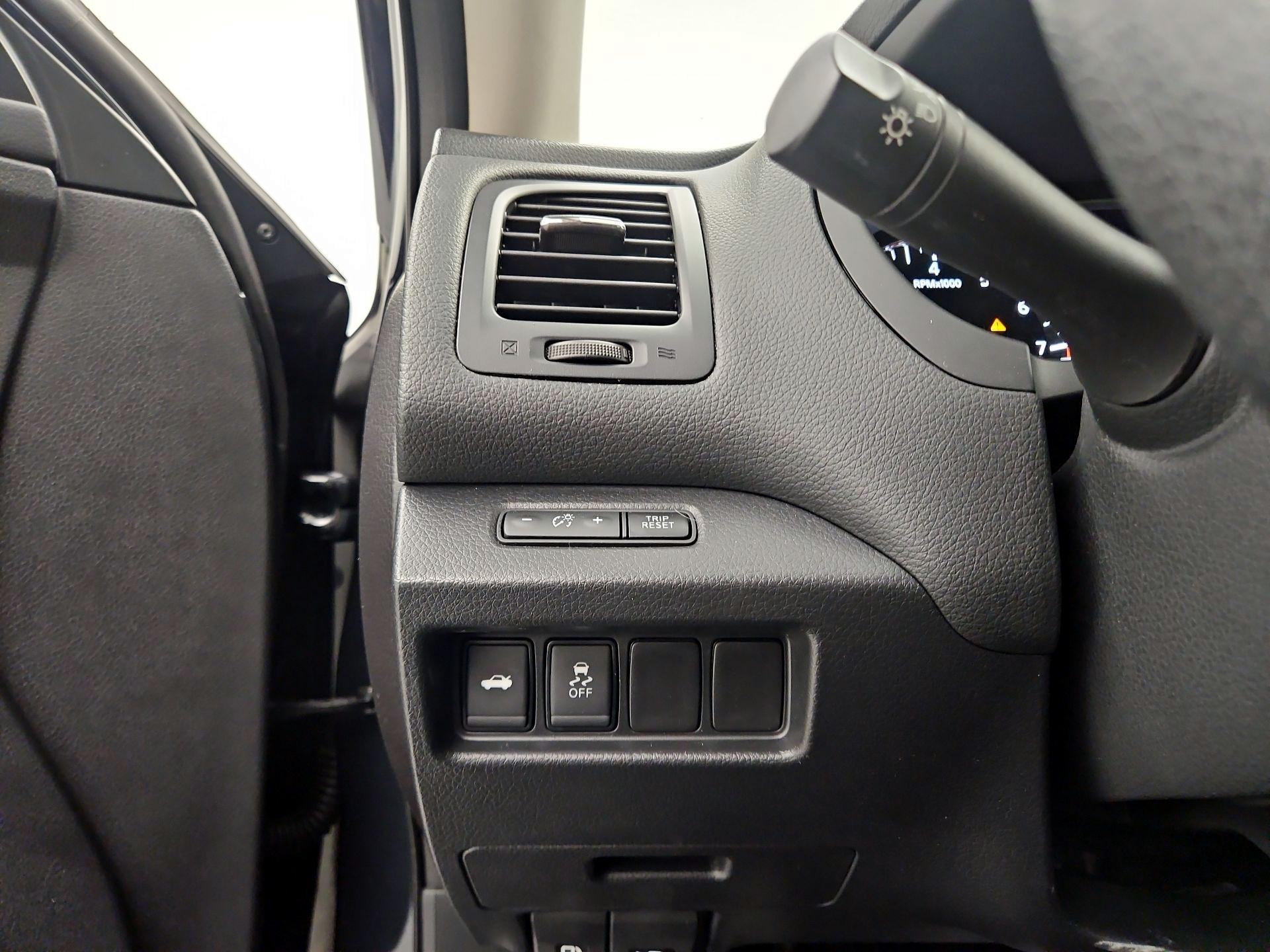 Thumbnail: 2017 Nissan Altima - 13