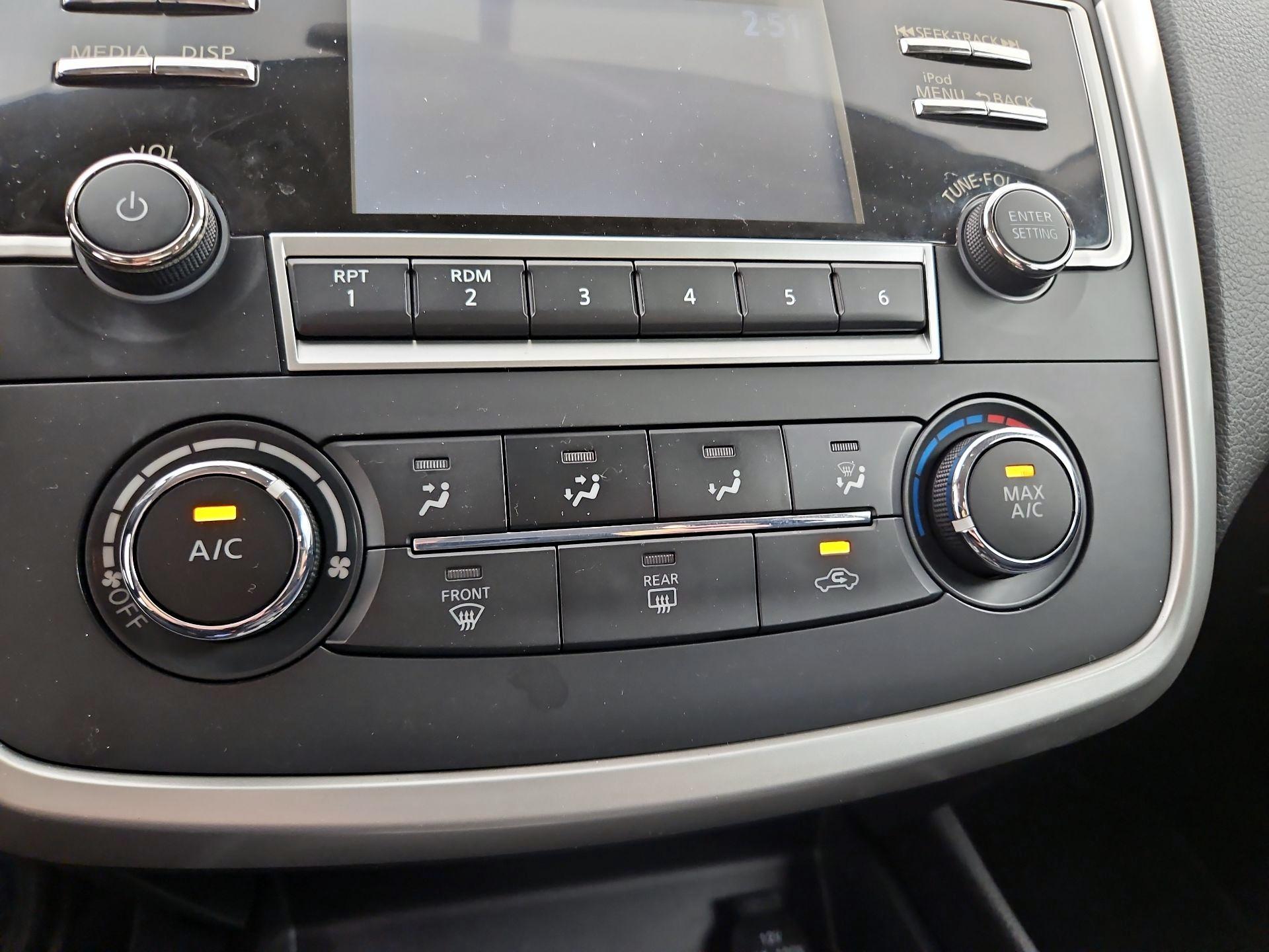 Thumbnail: 2017 Nissan Altima - 16