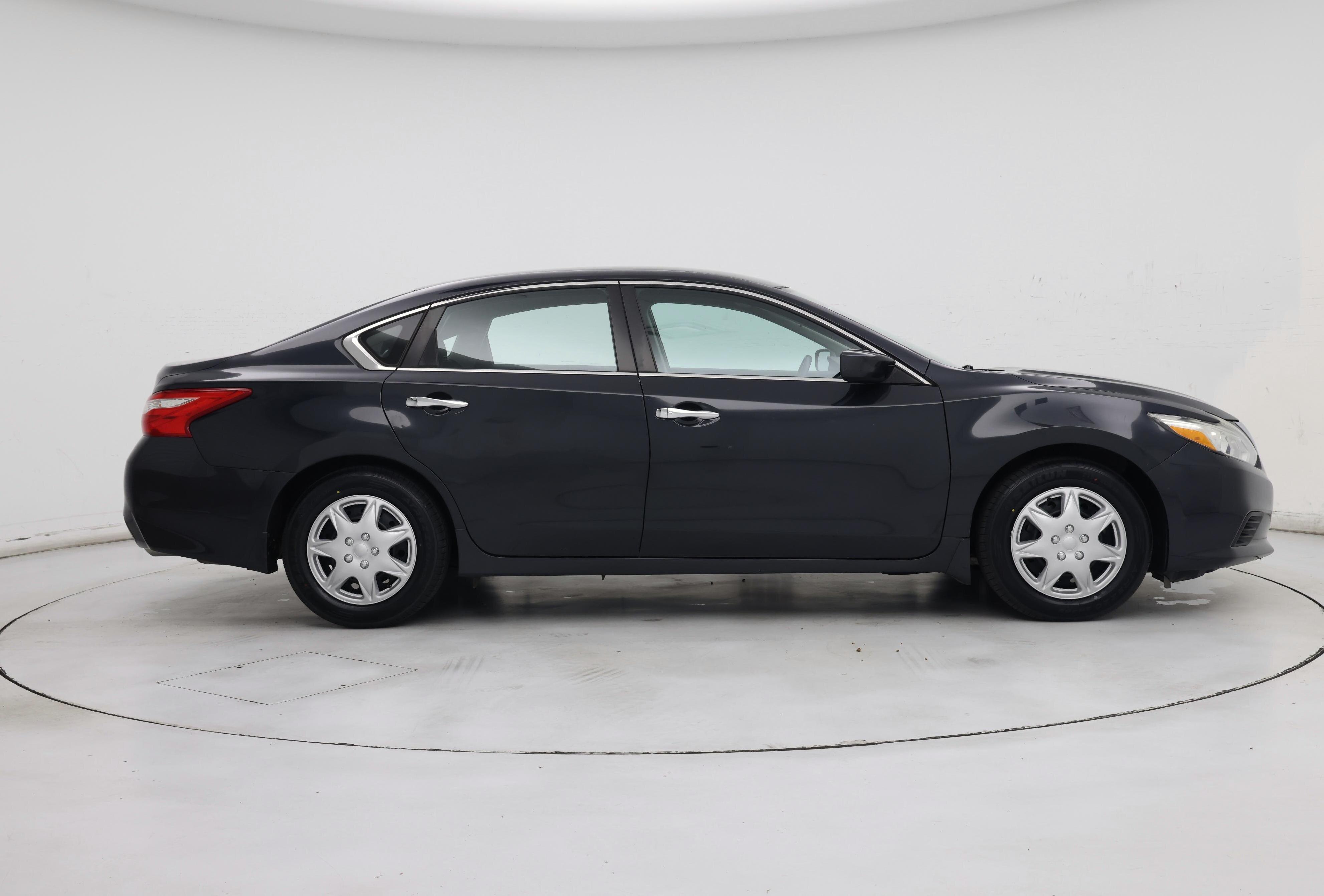 Thumbnail: 2017 Nissan Altima - 7