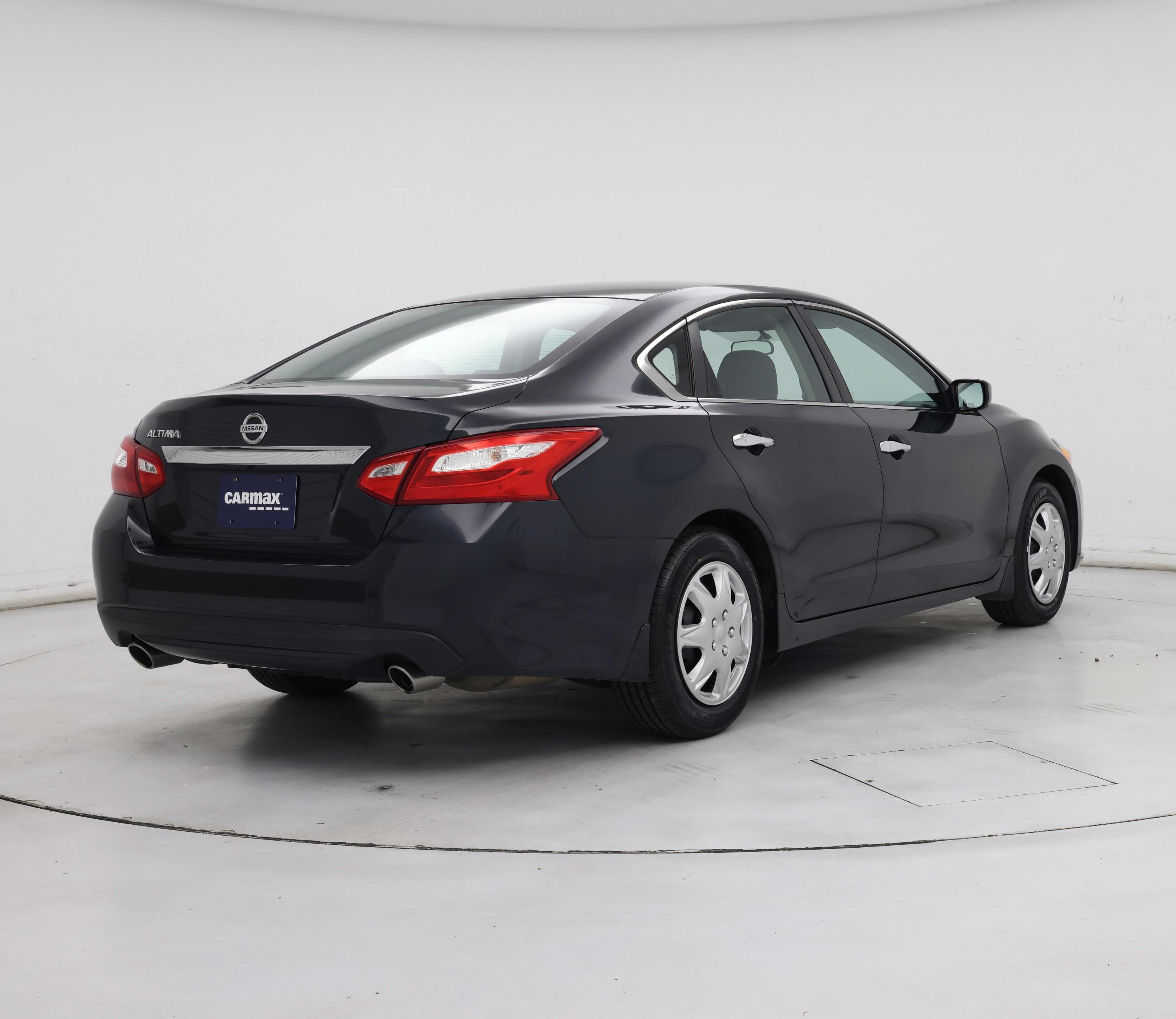 Thumbnail: 2017 Nissan Altima - 8