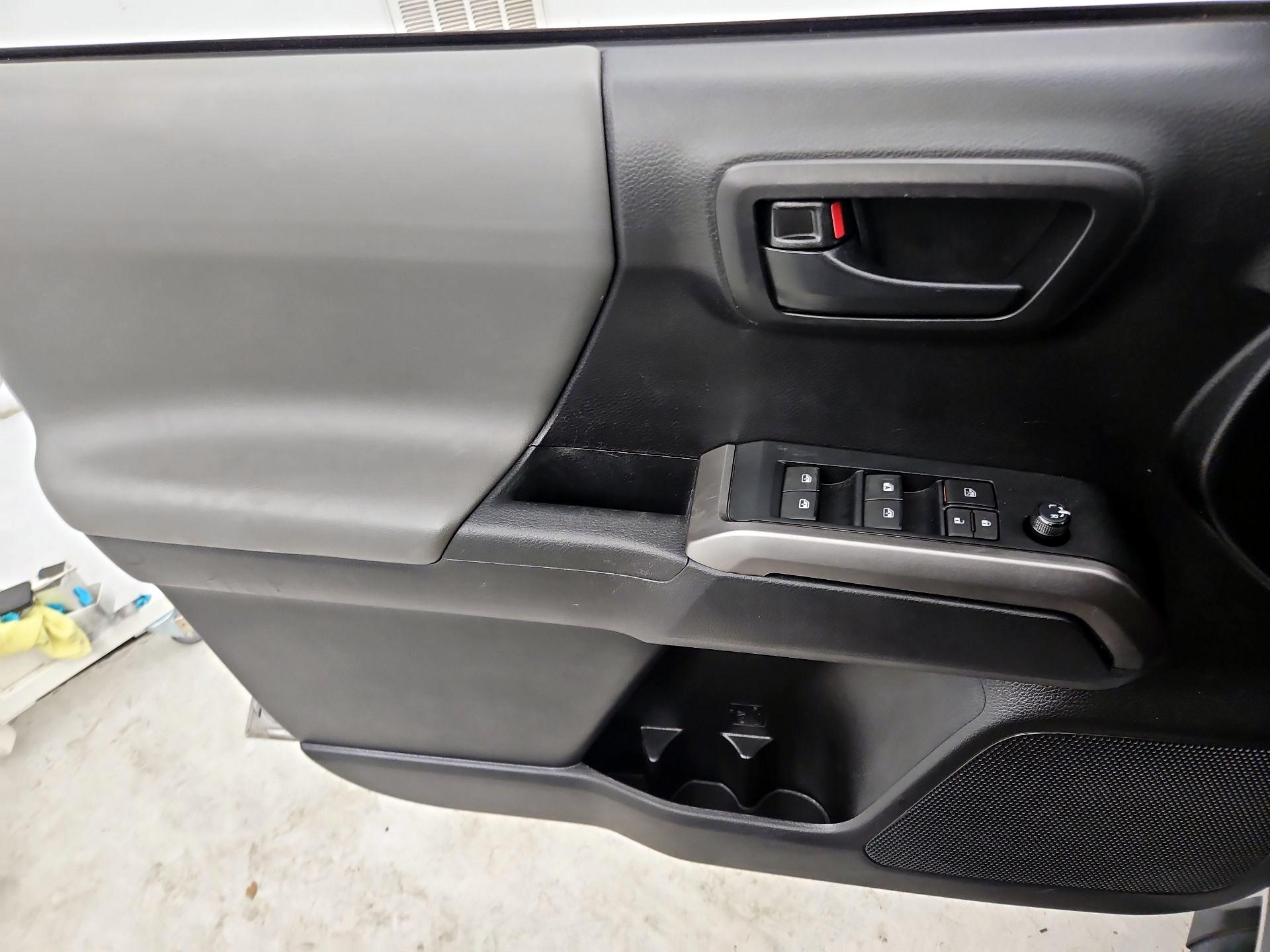 Thumbnail: 2021 Toyota Tacoma - 12