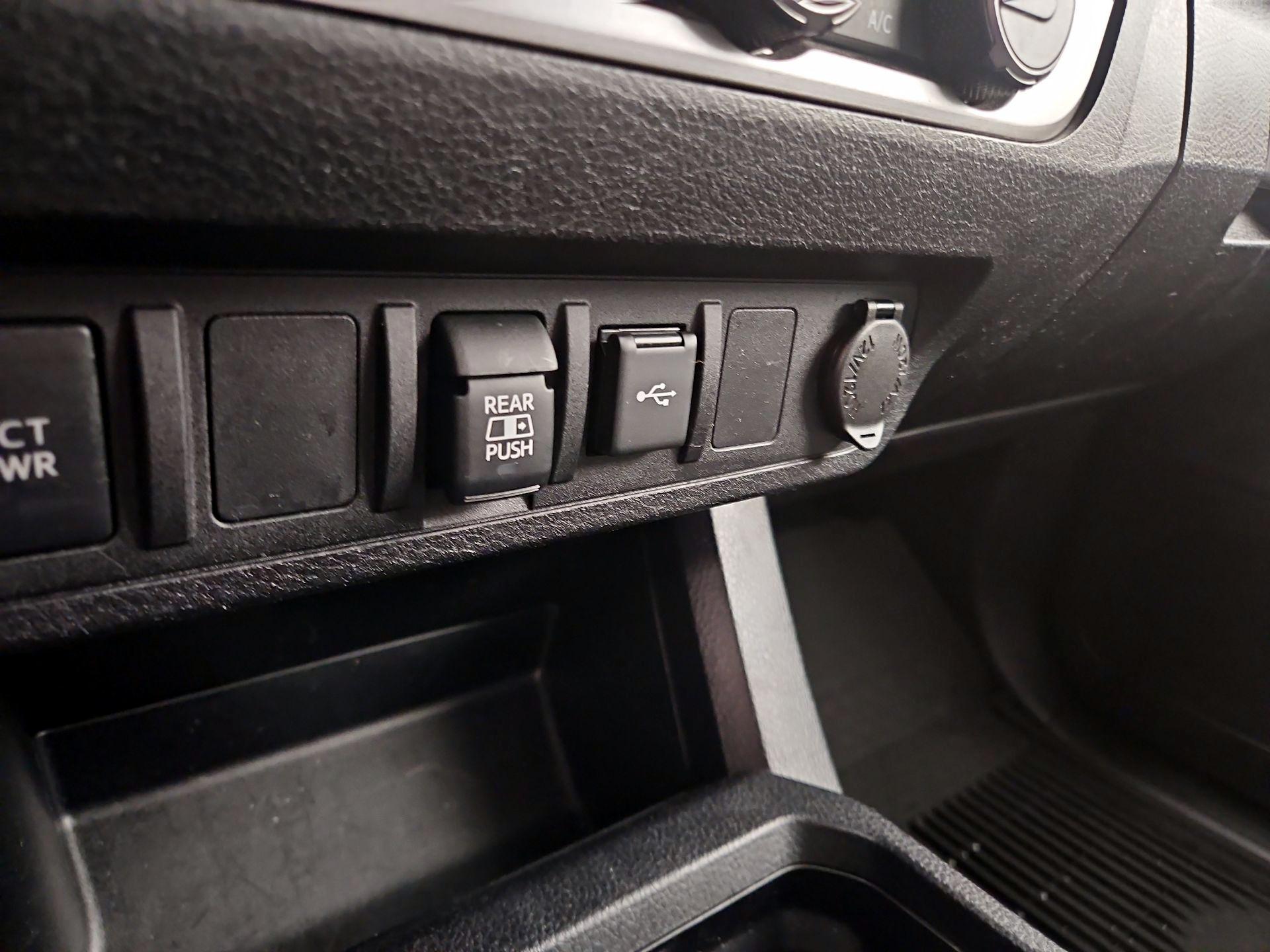 Thumbnail: 2021 Toyota Tacoma - 18