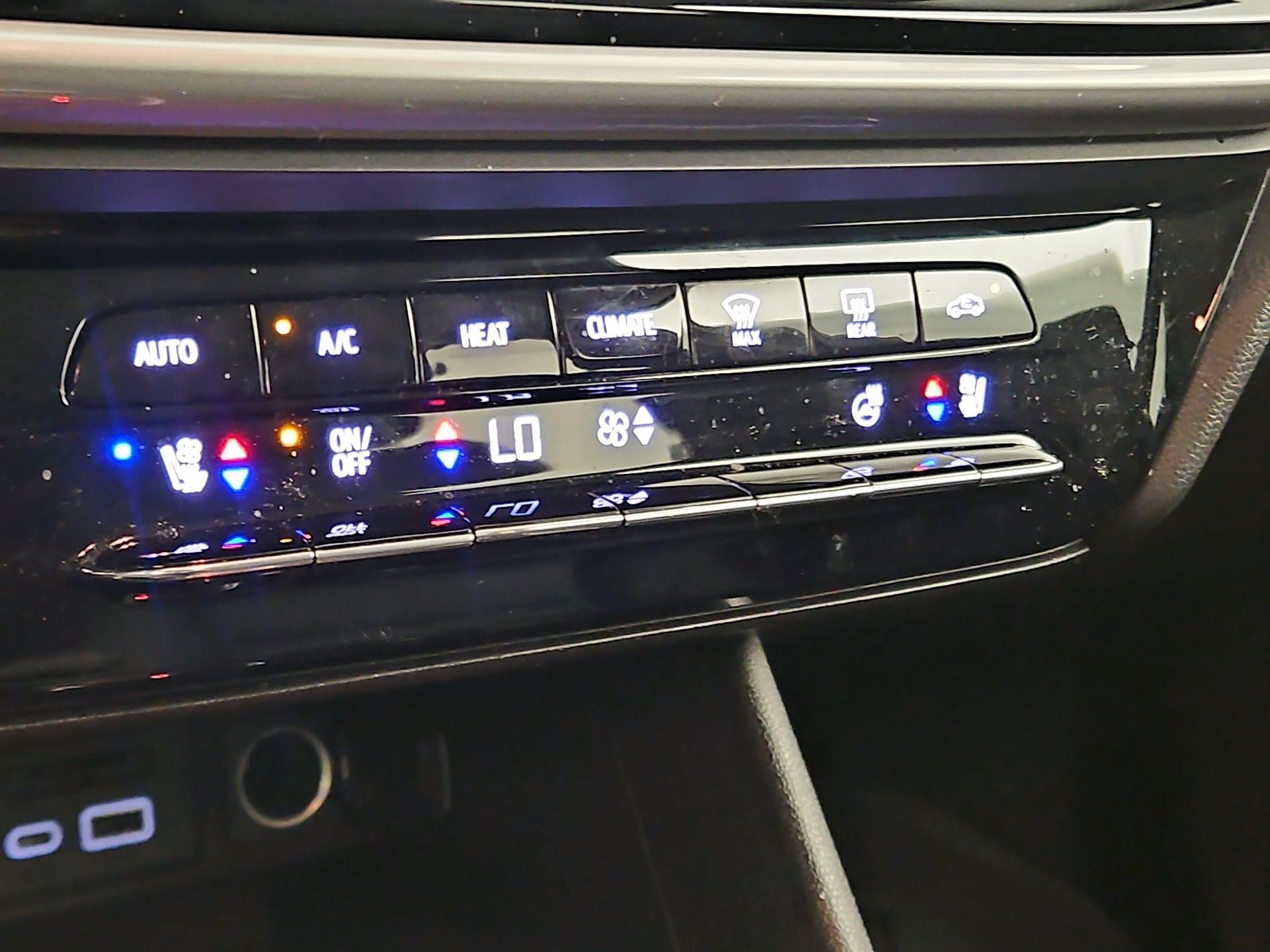 Thumbnail: 2022 Chevrolet Bolt EUV - 16